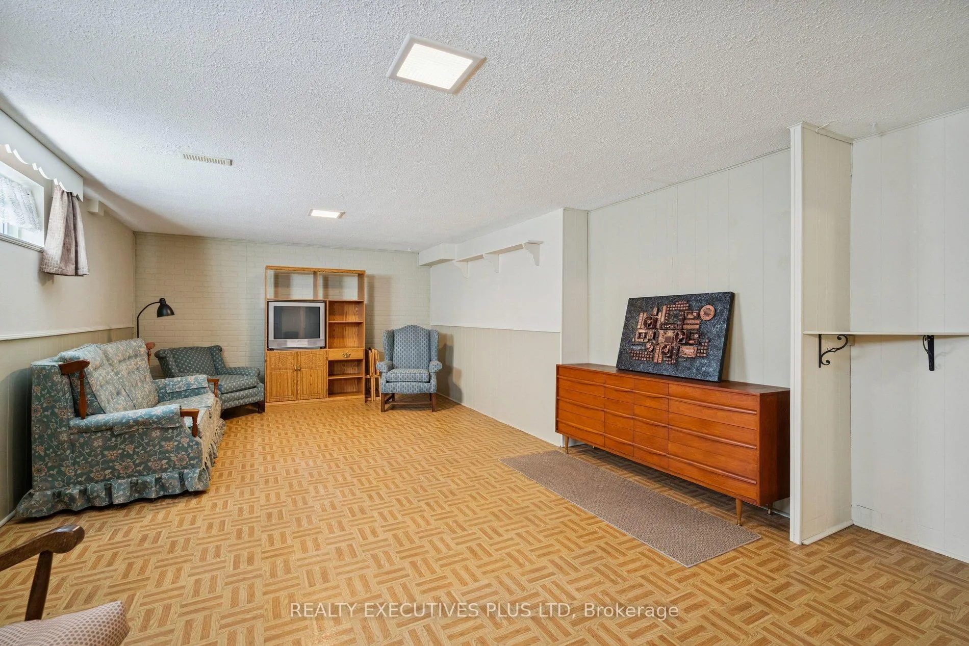 Photo 20 of 43 Marlebon Road, Etobicoke, West Humber-Clairville — HOMEH