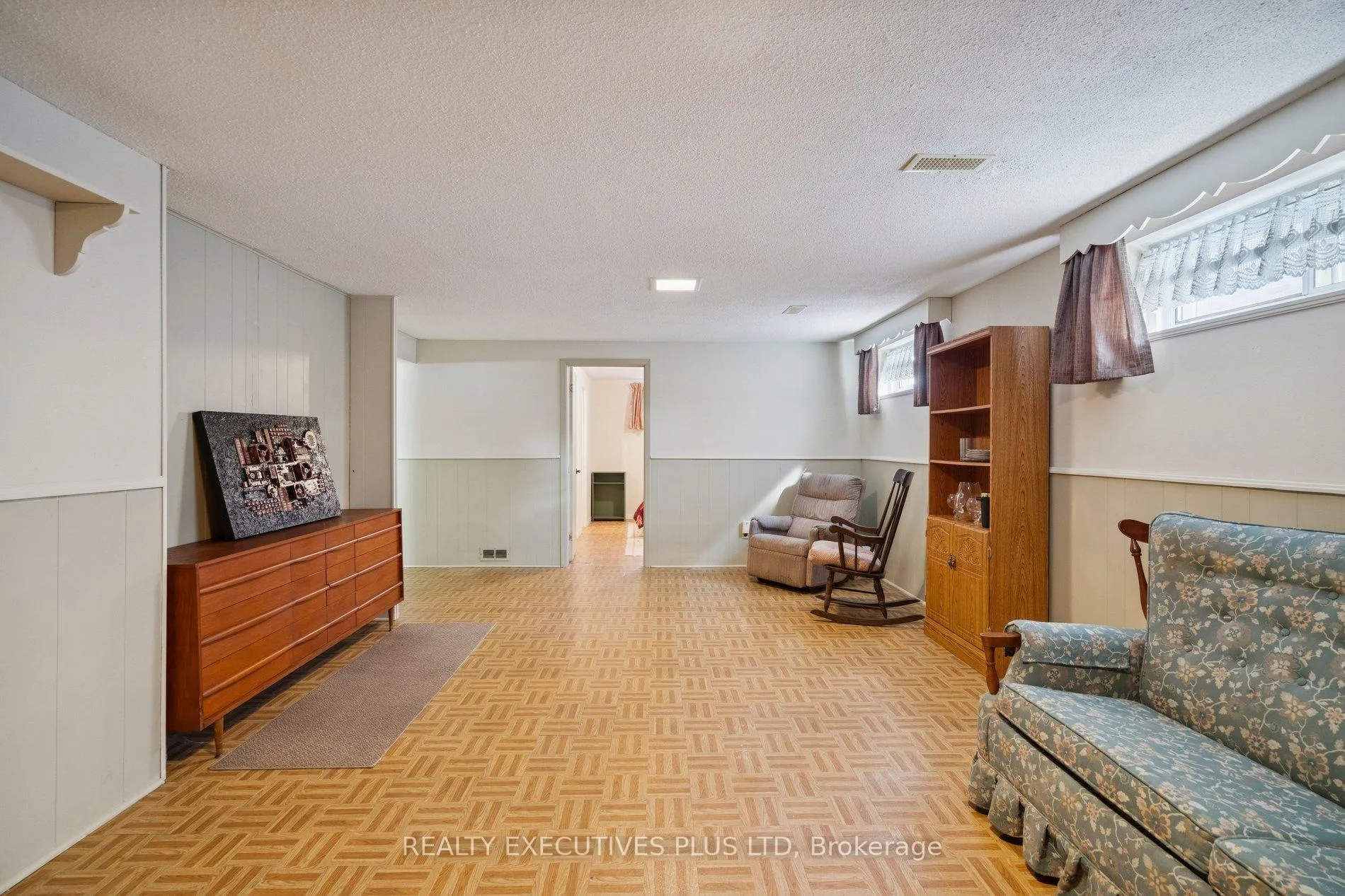 Photo 21 of 43 Marlebon Road, Etobicoke, West Humber-Clairville — HOMEH