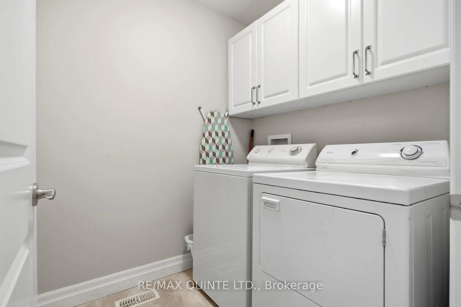 Photo 20 of 71 Aspen Drive, Quinte West, Murray Ward — HOMEH