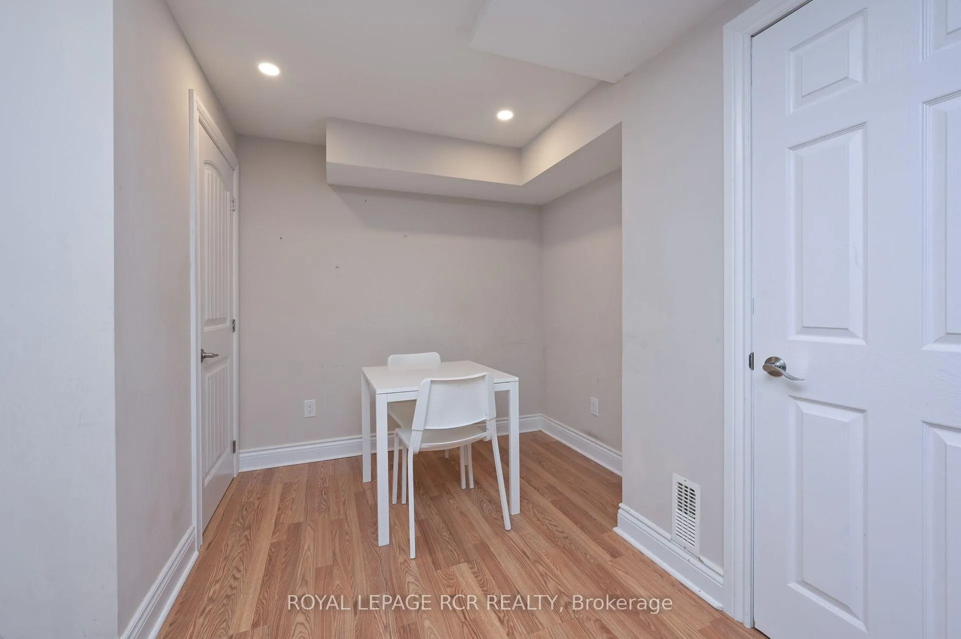 Photo 4 of Unit lower, 62 Ferris Lane, New Tecumseth, Alliston — HOMEH