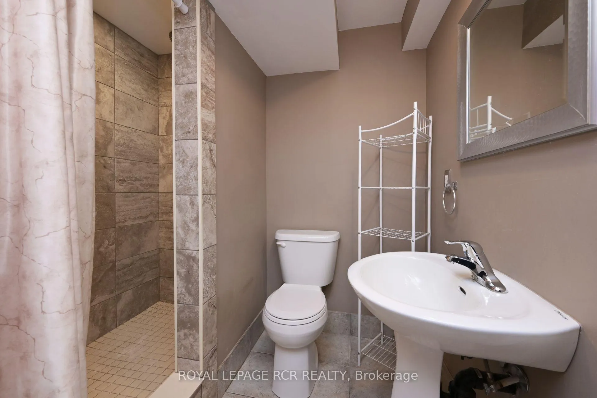 Photo 11 of Unit lower, 62 Ferris Lane, New Tecumseth, Alliston — HOMEH