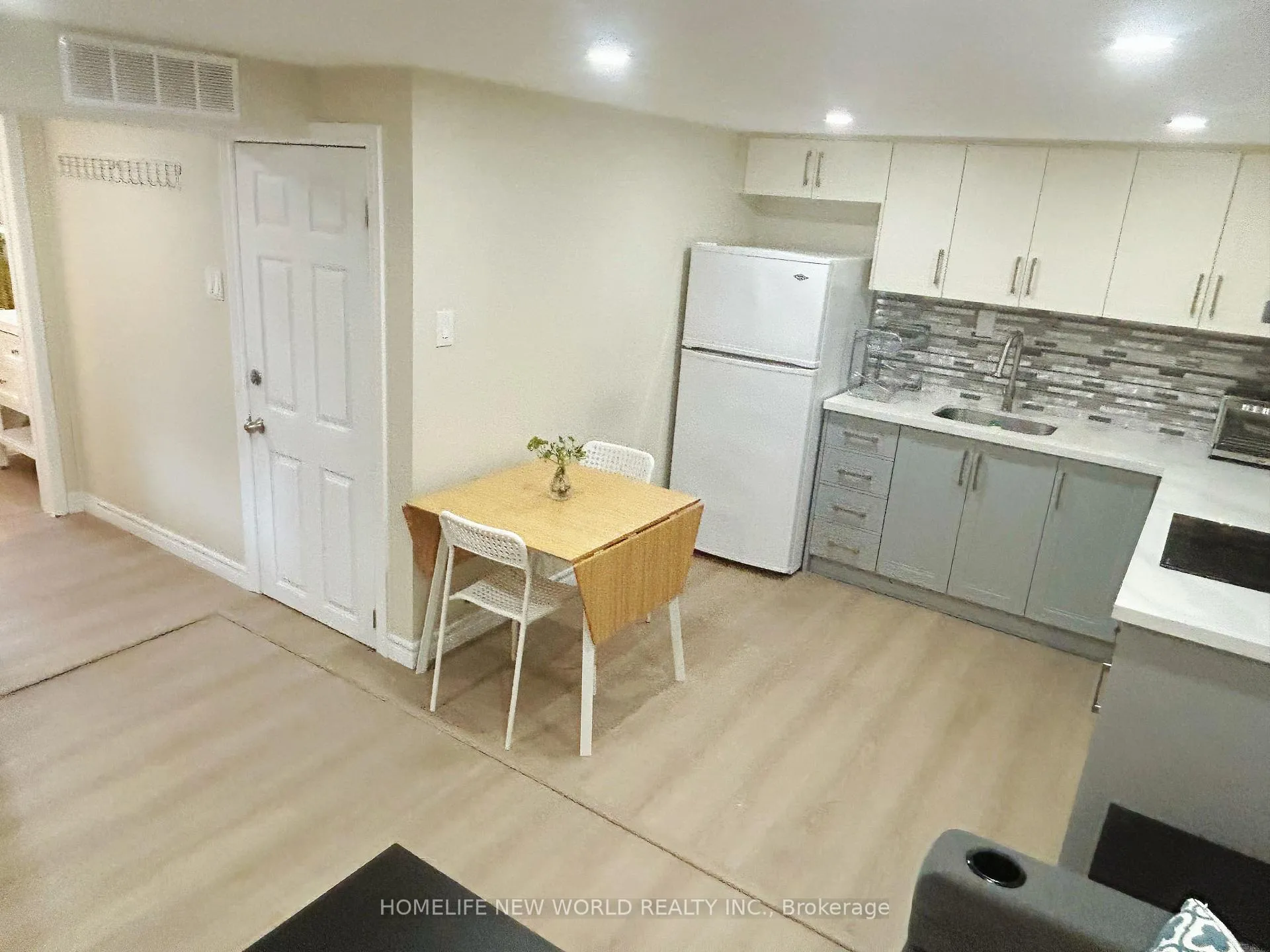 Photo 4 of Unit Basement, 173 Old Sheppard Avenue, North York, Pleasant View — HOMEH