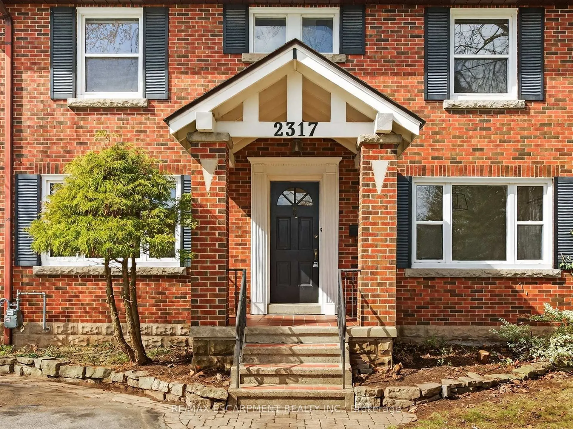 Photo 4 of 2317 Lakeshore Road, Burlington, Brant — HOMEH