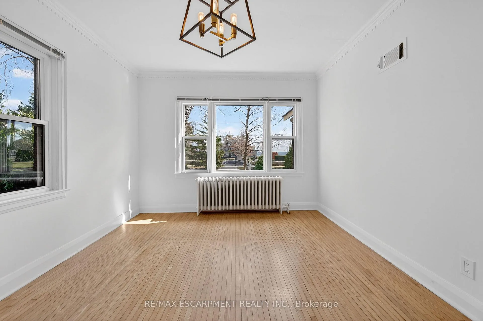 Photo 11 of 2317 Lakeshore Road, Burlington, Brant — HOMEH