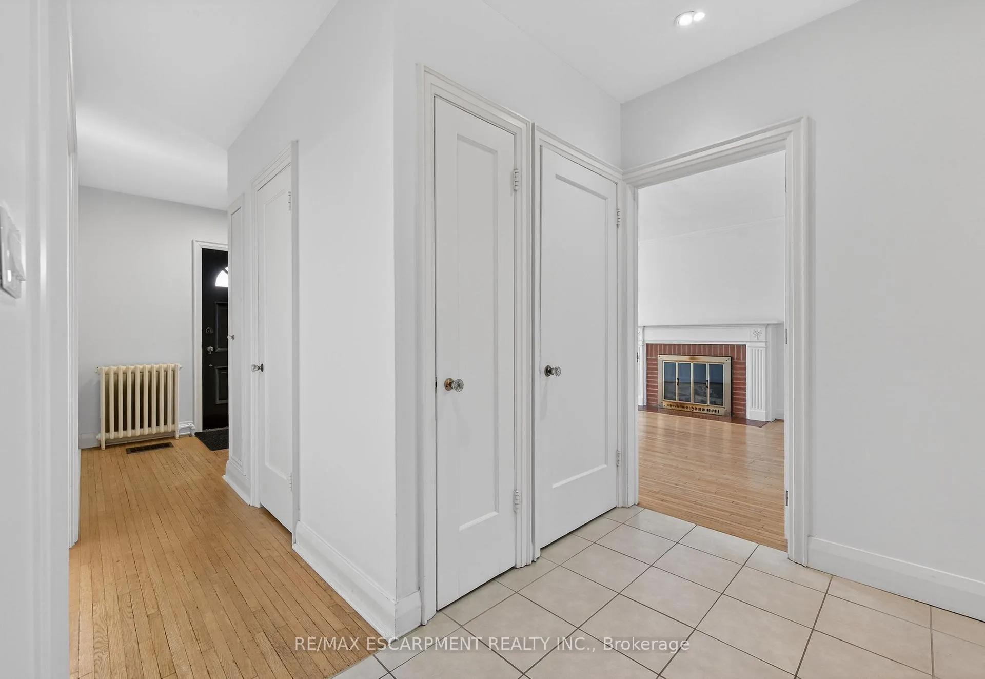 Photo 12 of 2317 Lakeshore Road, Burlington, Brant — HOMEH