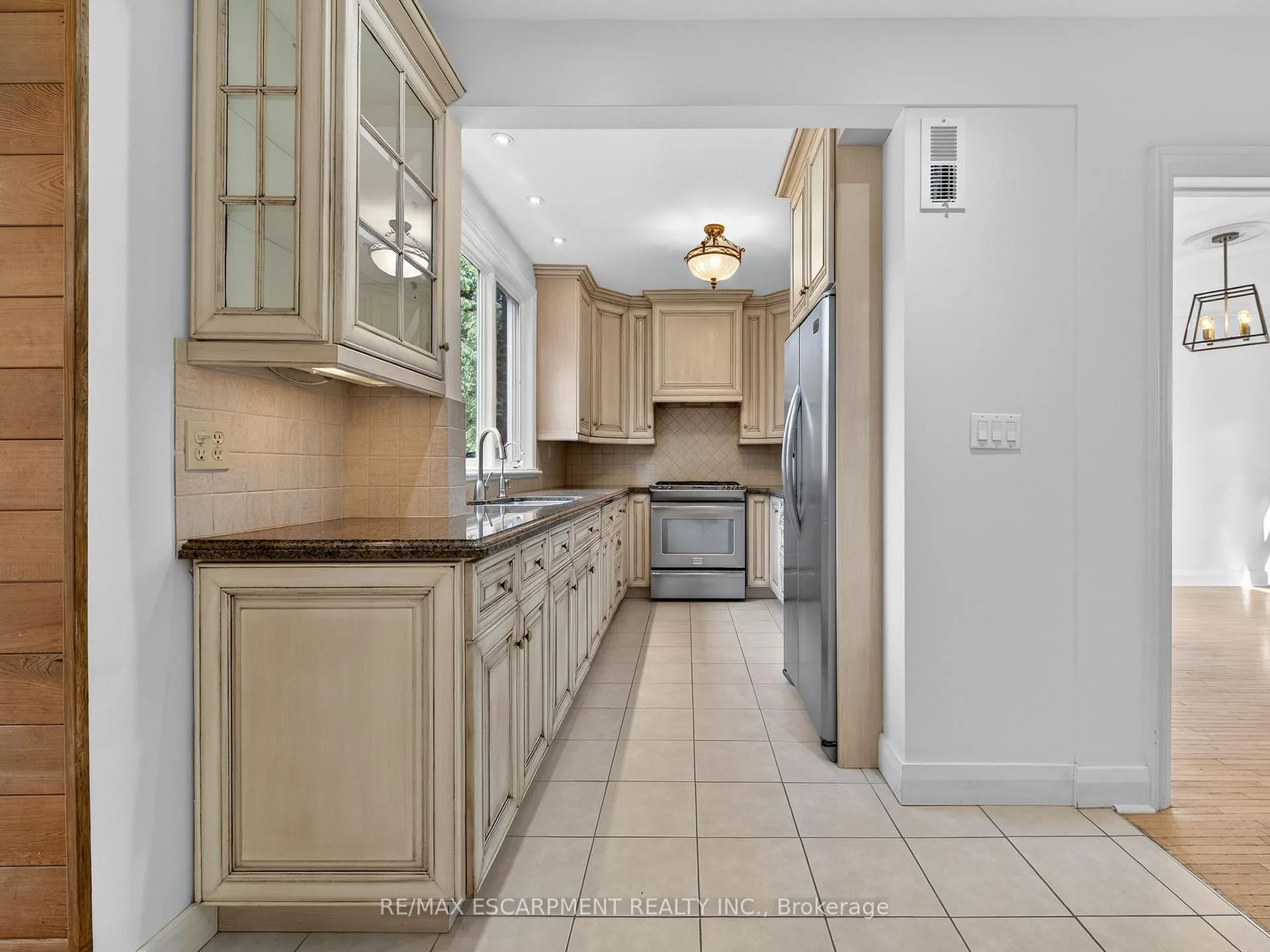 Photo 13 of 2317 Lakeshore Road, Burlington, Brant — HOMEH