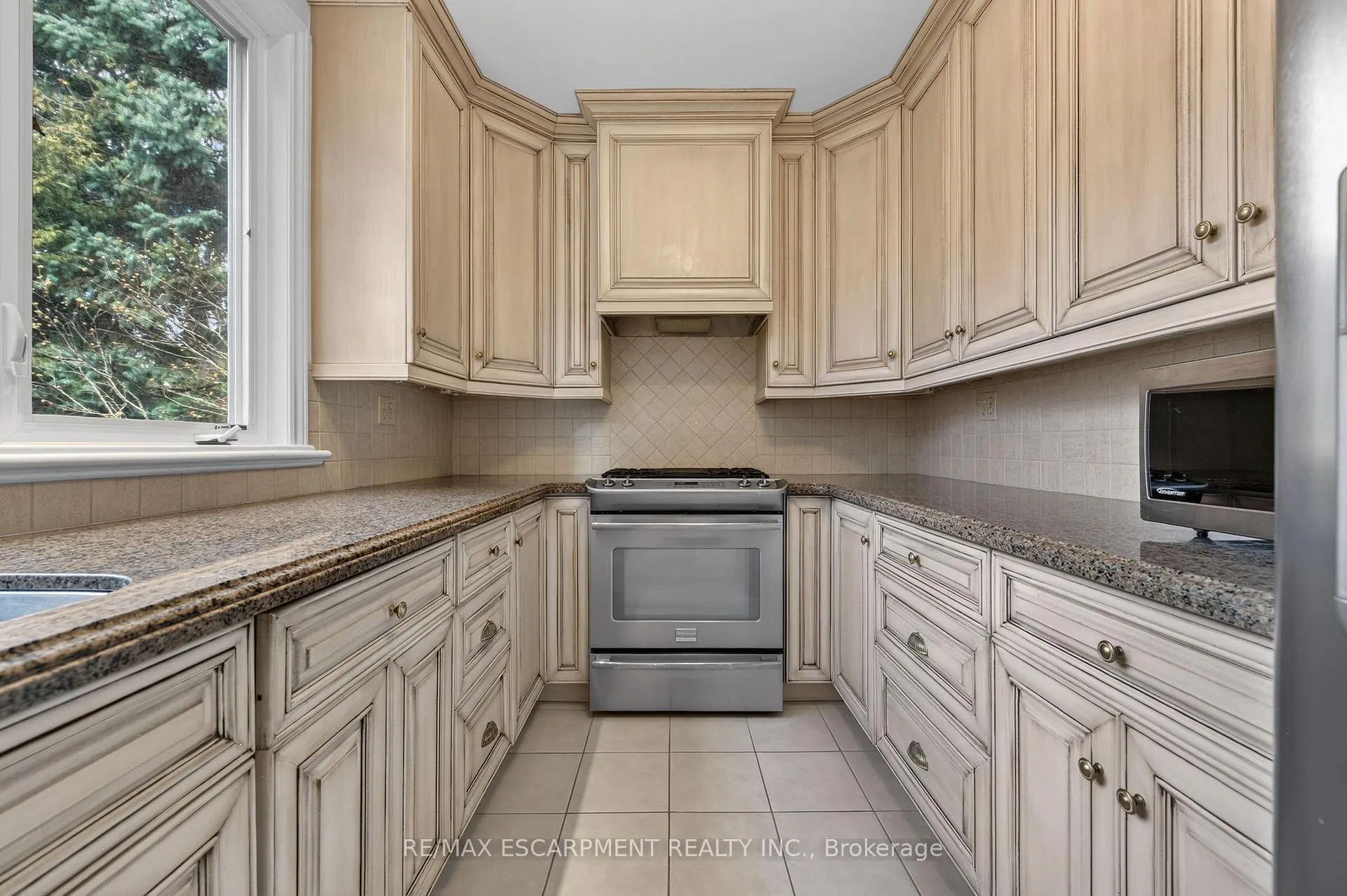 Photo 15 of 2317 Lakeshore Road, Burlington, Brant — HOMEH