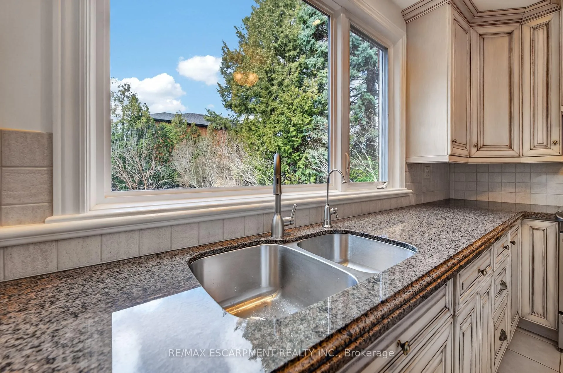 Photo 16 of 2317 Lakeshore Road, Burlington, Brant — HOMEH