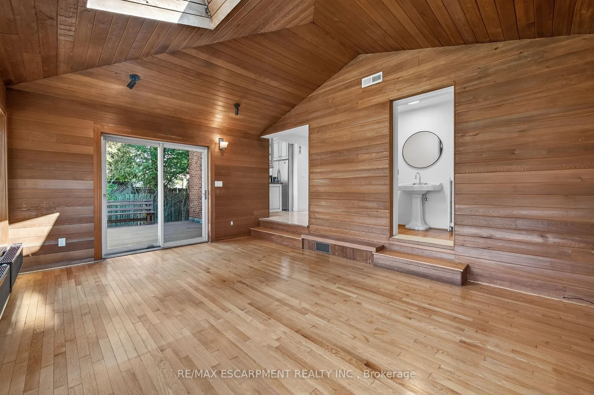Photo 18 of 2317 Lakeshore Road, Burlington, Brant — HOMEH