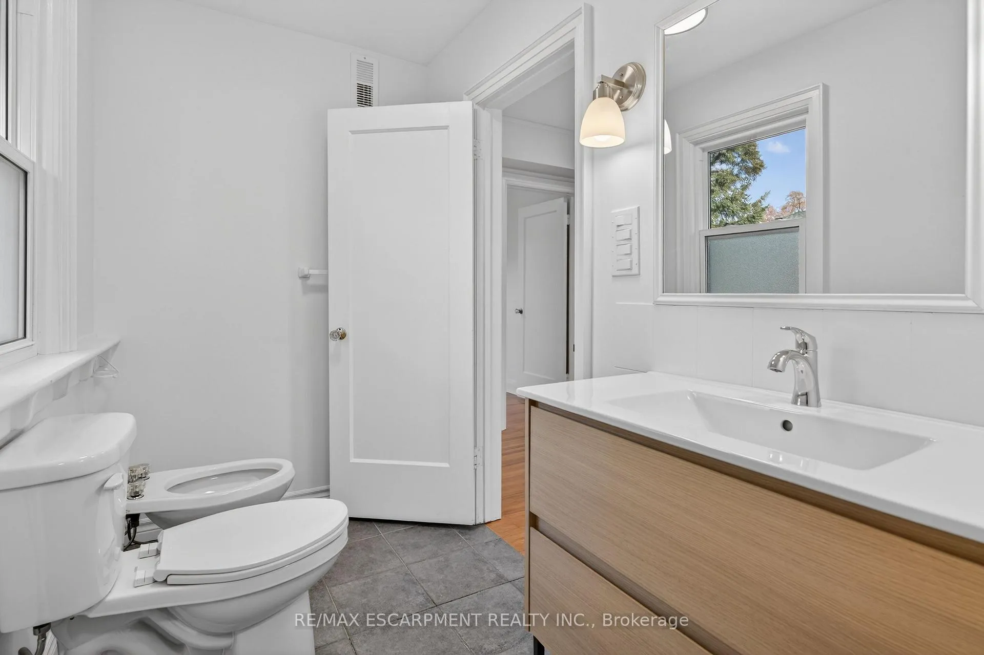 Photo 27 of 2317 Lakeshore Road, Burlington, Brant — HOMEH