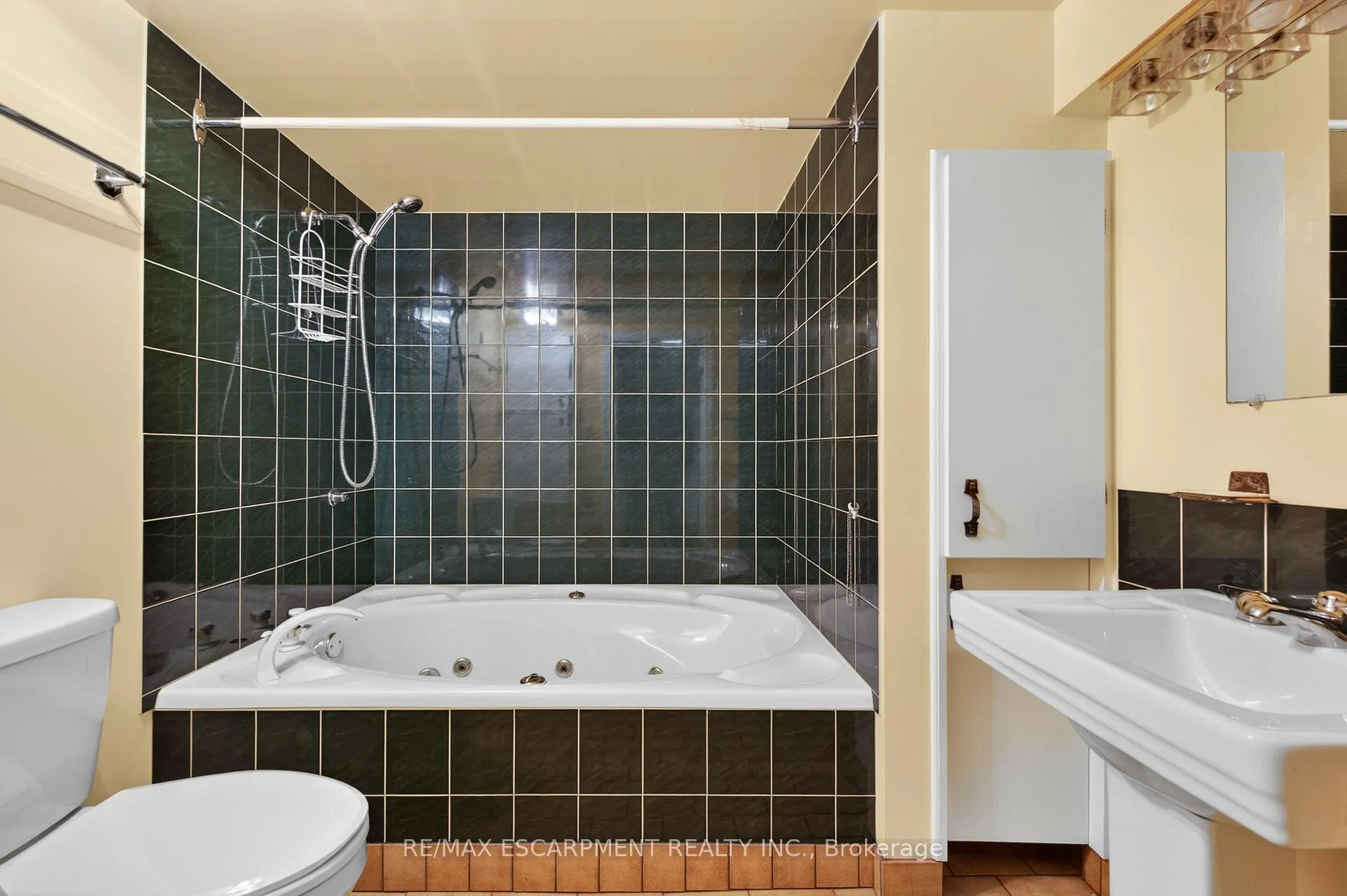 Photo 38 of 2317 Lakeshore Road, Burlington, Brant — HOMEH