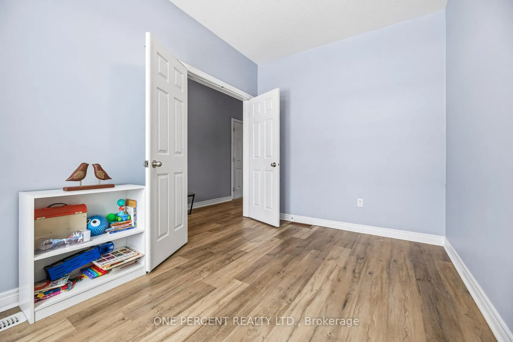 Photo 5 of 70 Galileo Drive, Hamilton, Lakeshore — HOMEH