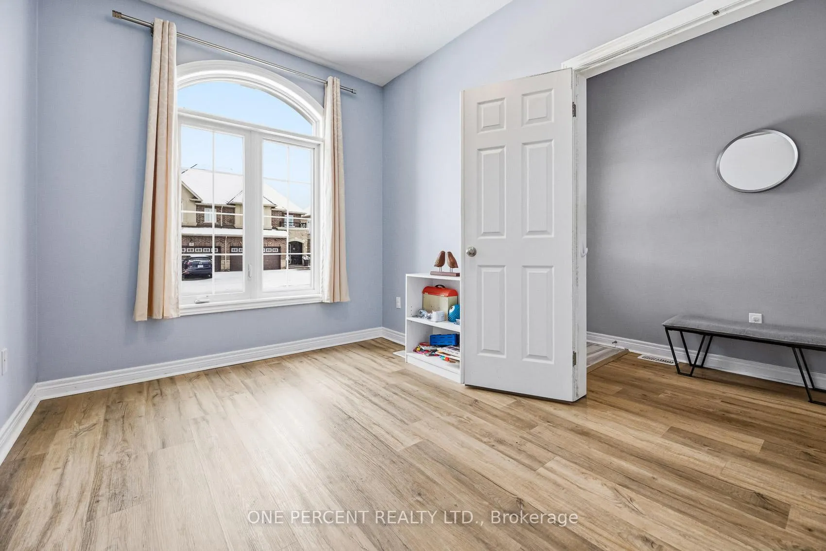 Photo 6 of 70 Galileo Drive, Hamilton, Lakeshore — HOMEH