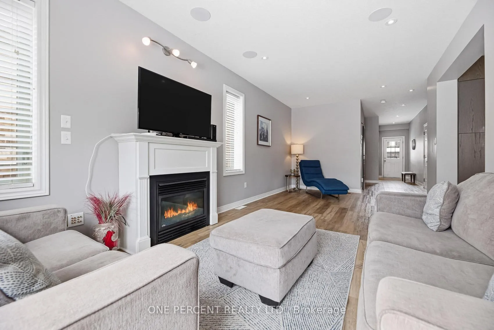 Photo 9 of 70 Galileo Drive, Hamilton, Lakeshore — HOMEH