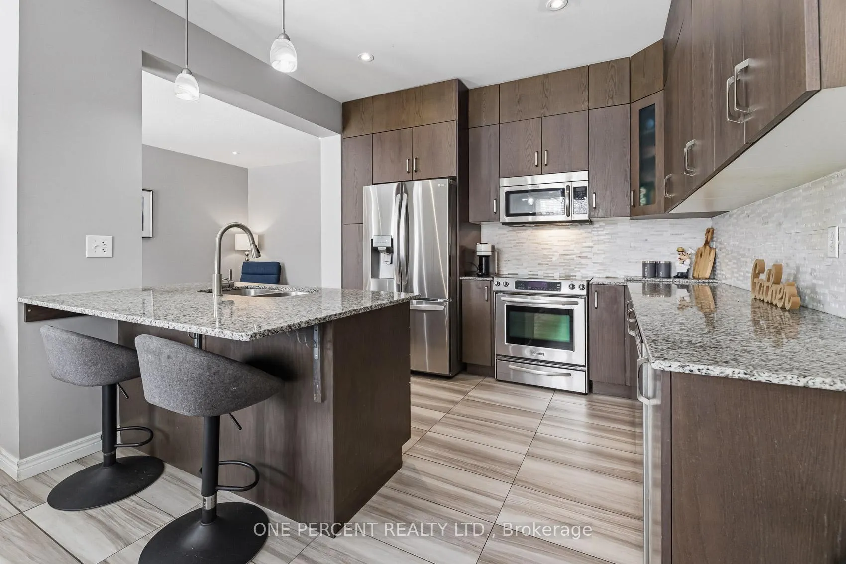 Photo 12 of 70 Galileo Drive, Hamilton, Lakeshore — HOMEH