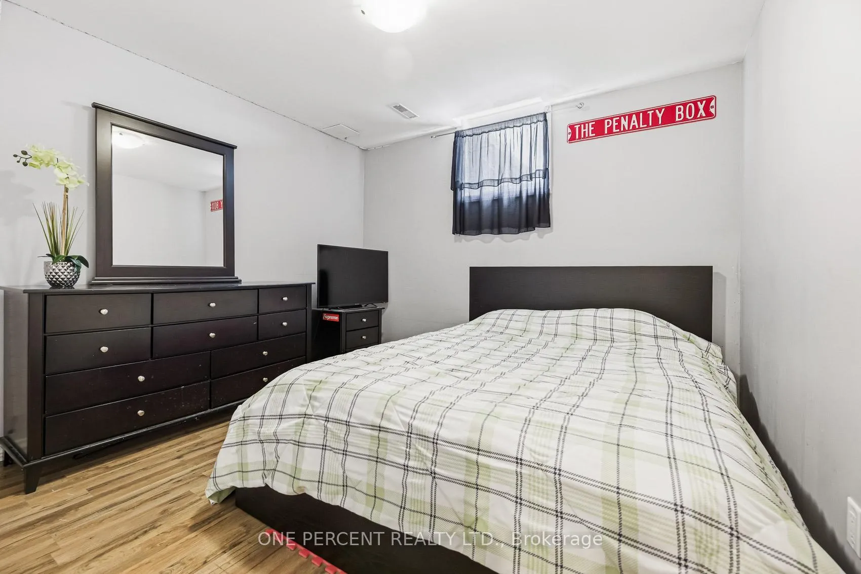 Photo 30 of 70 Galileo Drive, Hamilton, Lakeshore — HOMEH