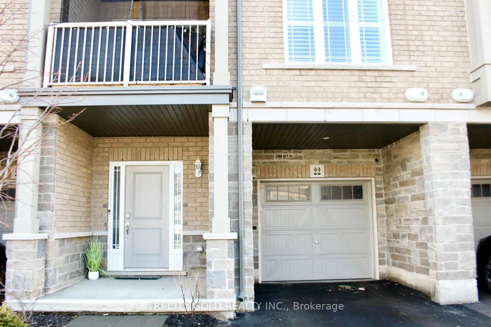 Photo 2 of 22 Waterlily Way, Hamilton, Stoney Creek — HOMEH