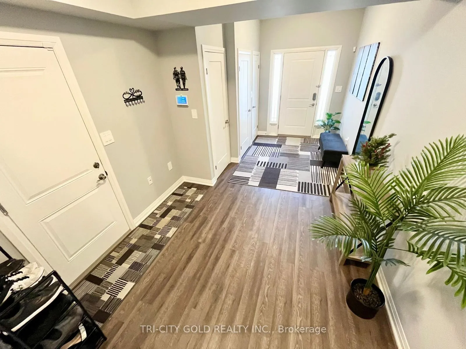 Photo 3 of 22 Waterlily Way, Hamilton, Stoney Creek — HOMEH