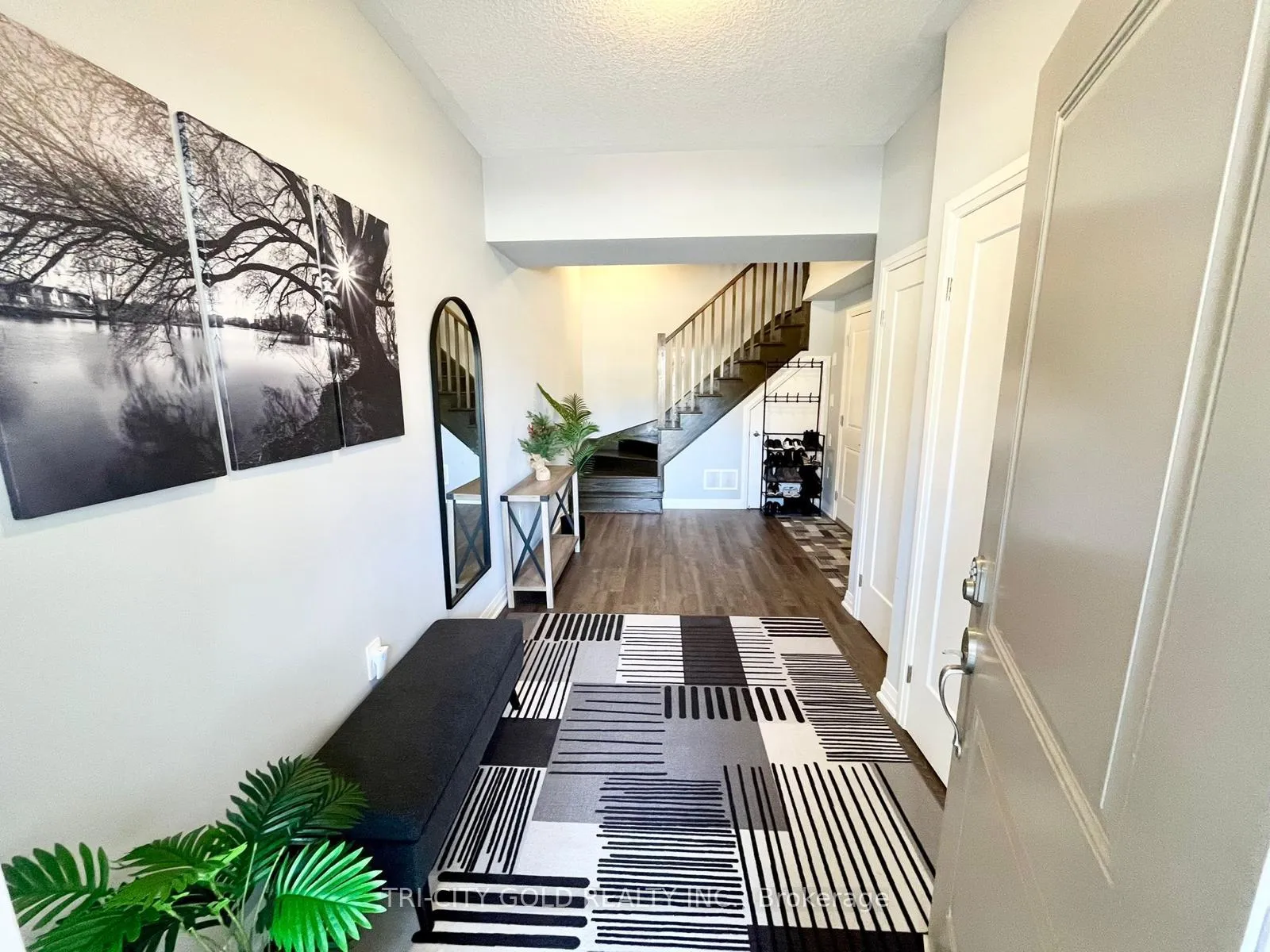 Photo 5 of 22 Waterlily Way, Hamilton, Stoney Creek — HOMEH