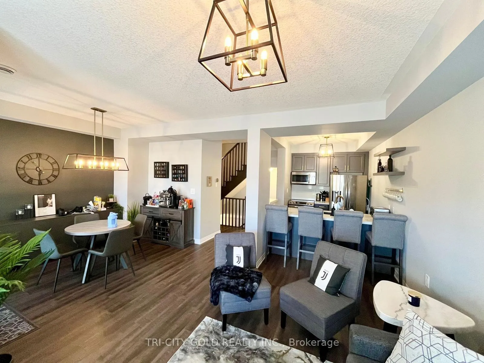 Photo 10 of 22 Waterlily Way, Hamilton, Stoney Creek — HOMEH