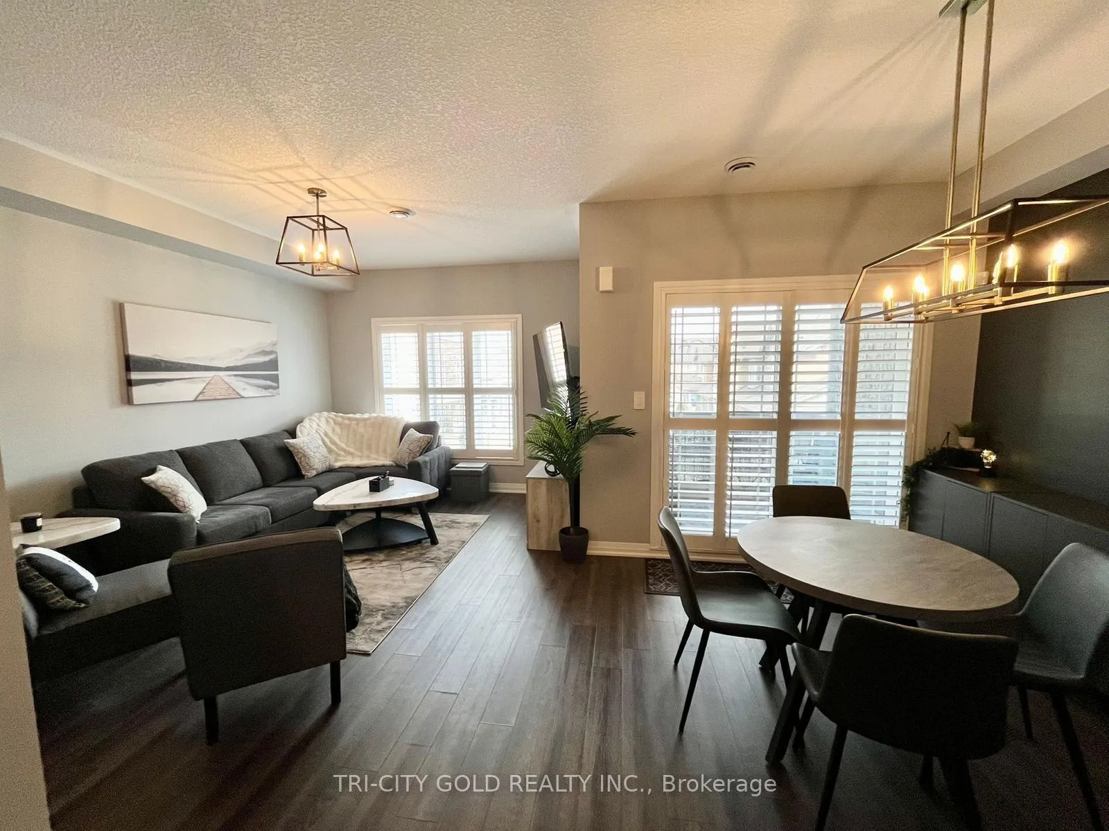 Photo 11 of 22 Waterlily Way, Hamilton, Stoney Creek — HOMEH