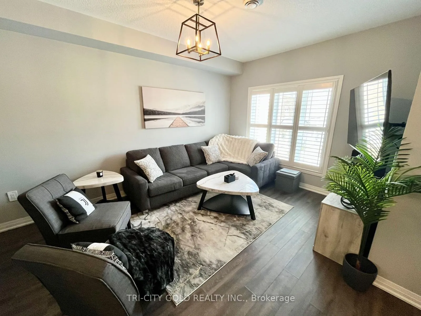 Photo 13 of 22 Waterlily Way, Hamilton, Stoney Creek — HOMEH