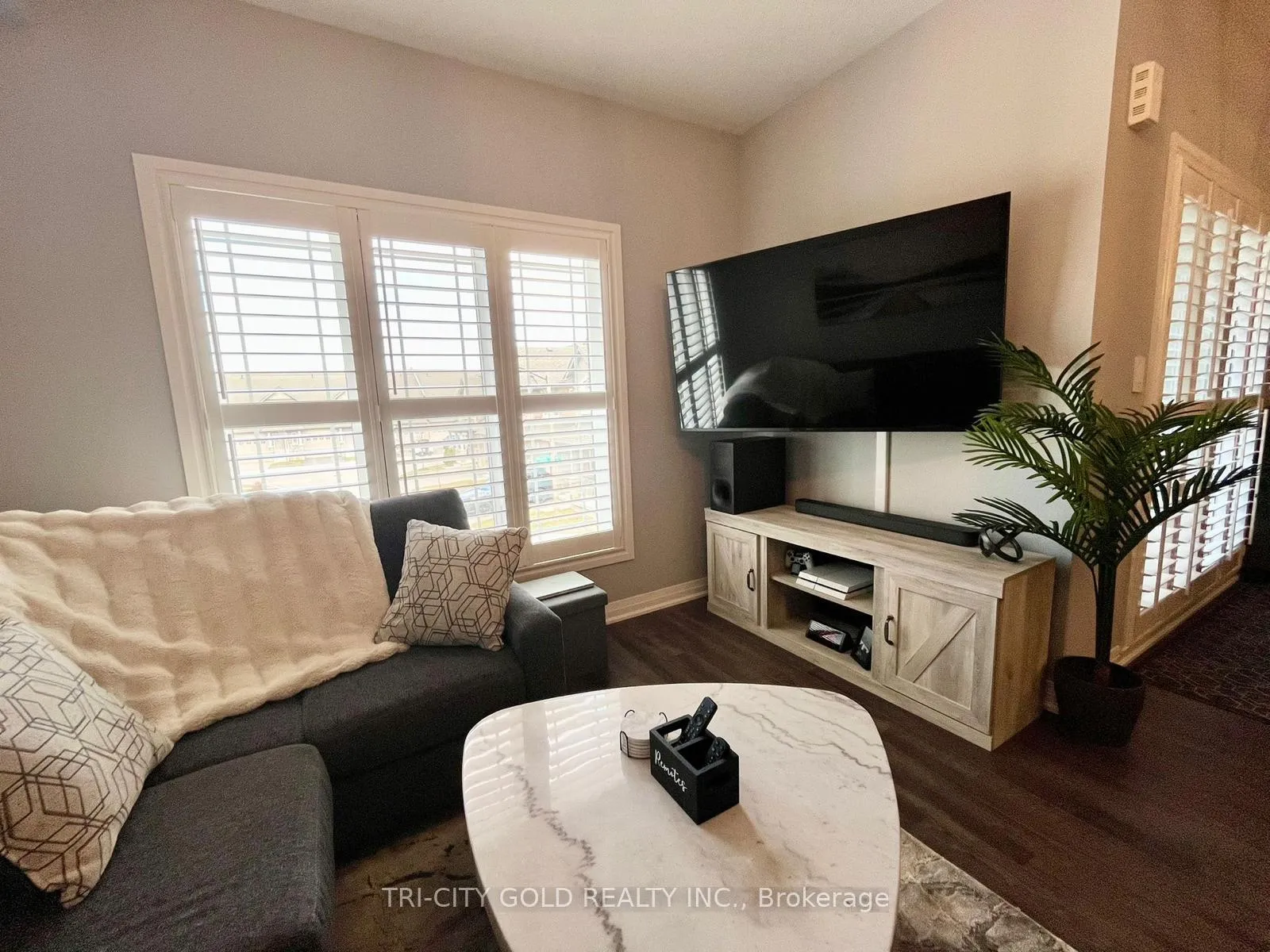 Photo 14 of 22 Waterlily Way, Hamilton, Stoney Creek — HOMEH