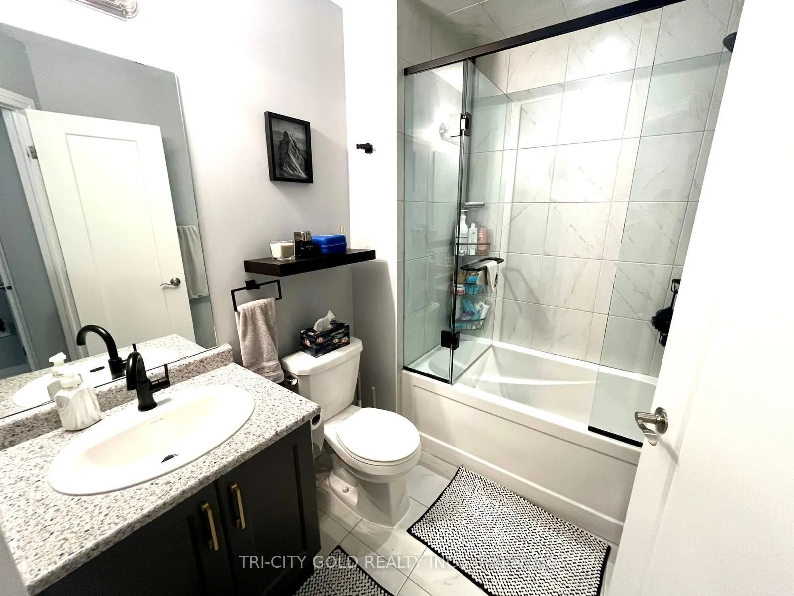 Photo 20 of 22 Waterlily Way, Hamilton, Stoney Creek — HOMEH