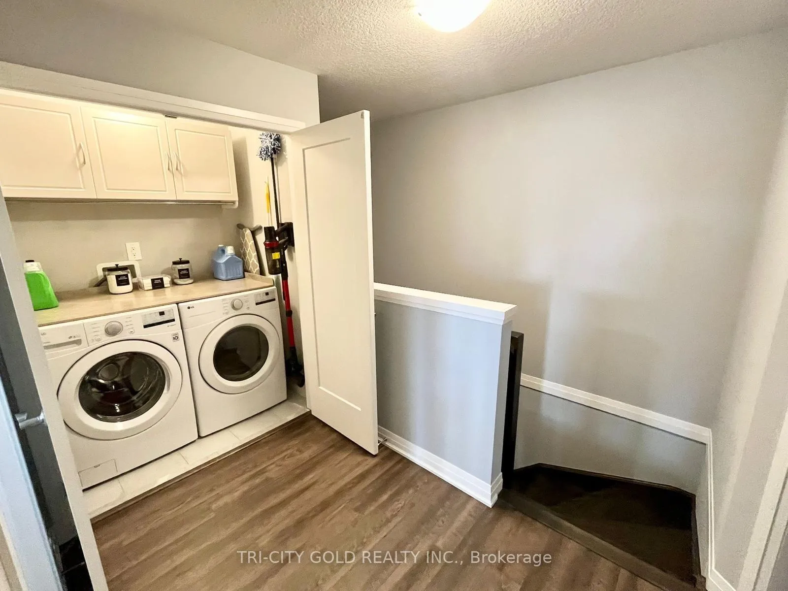 Photo 21 of 22 Waterlily Way, Hamilton, Stoney Creek — HOMEH