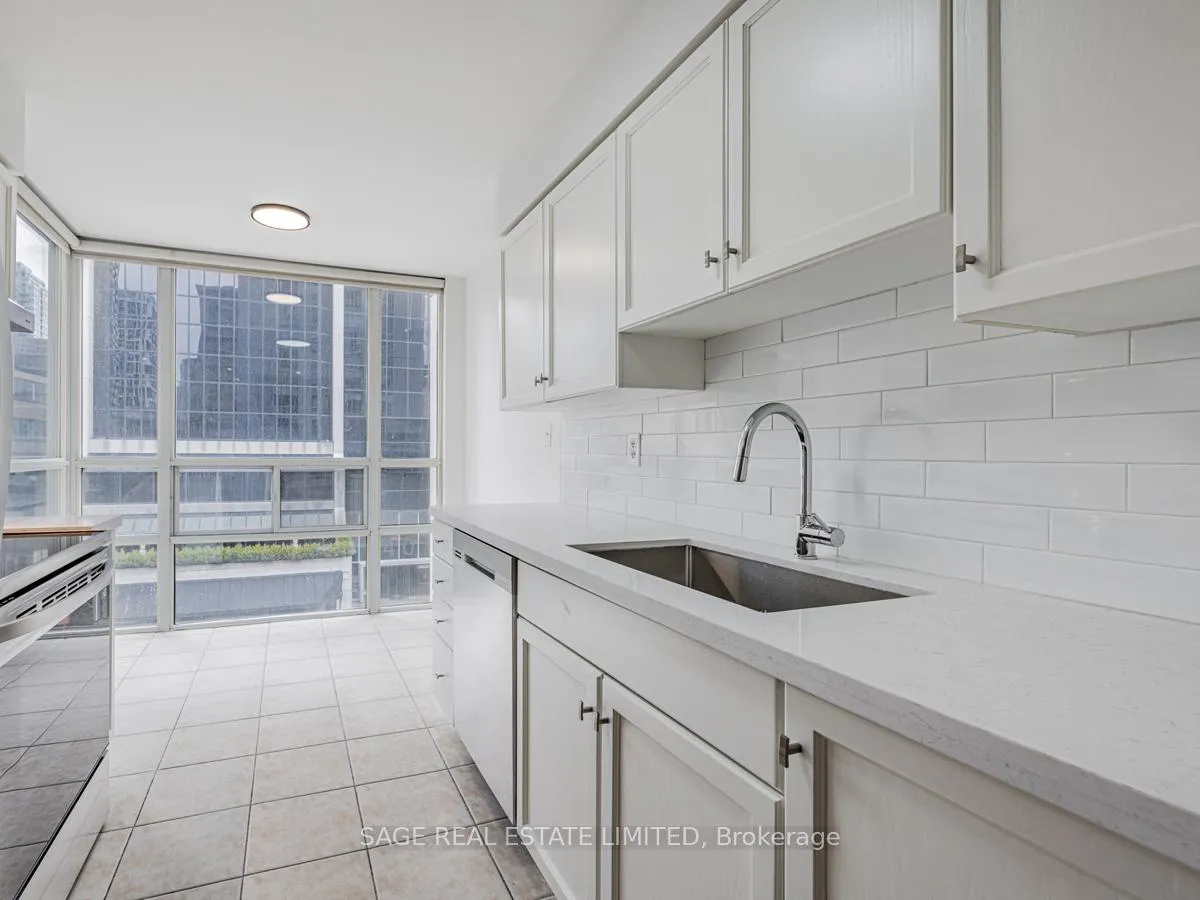 Photo 12 of Unit 503, 43 Eglinton Avenue E, Toronto, Mount Pleasant East — HOMEH