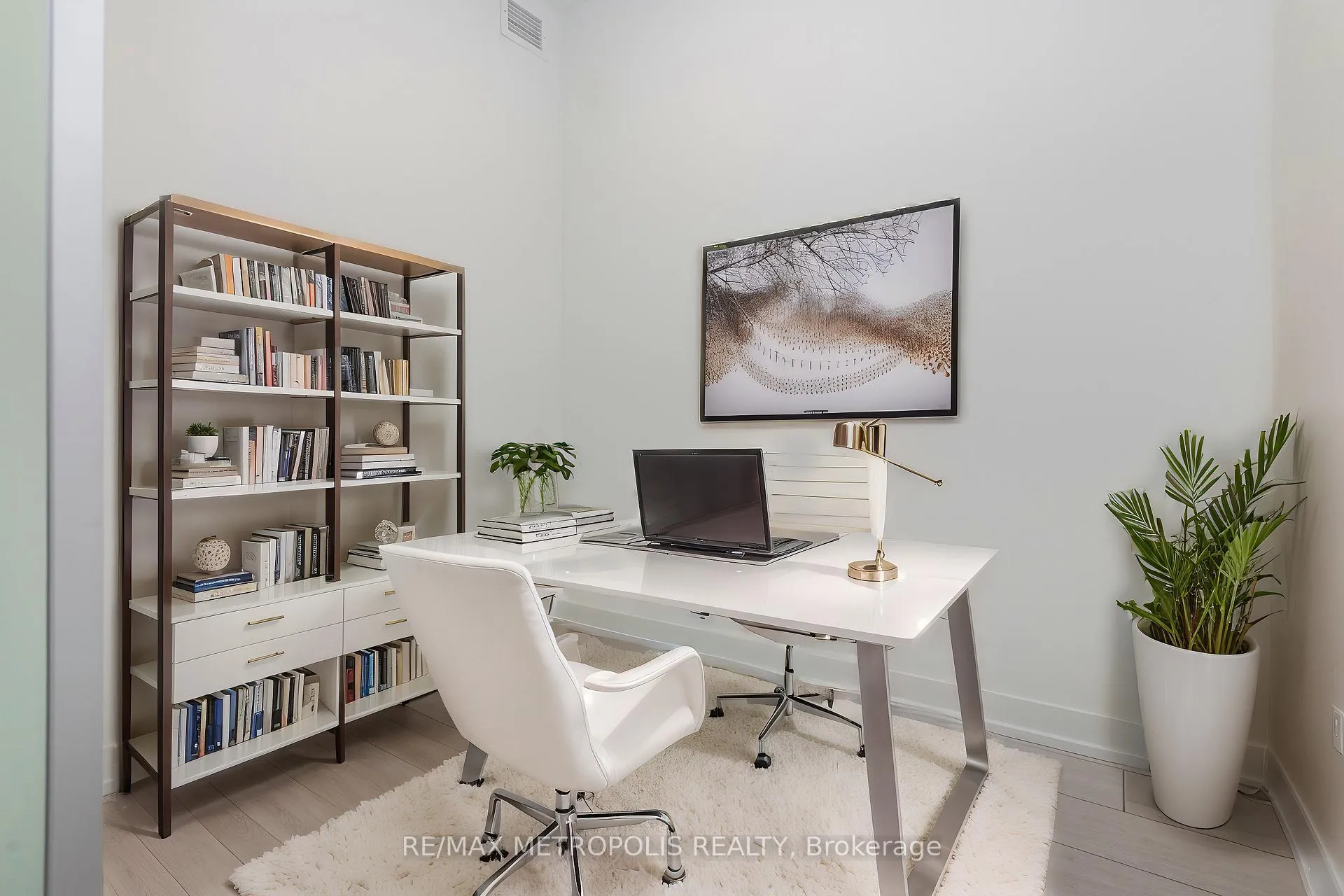 Photo 2 of Unit 1803, 39 Mary Street, Barrie, City Centre — HOMEH