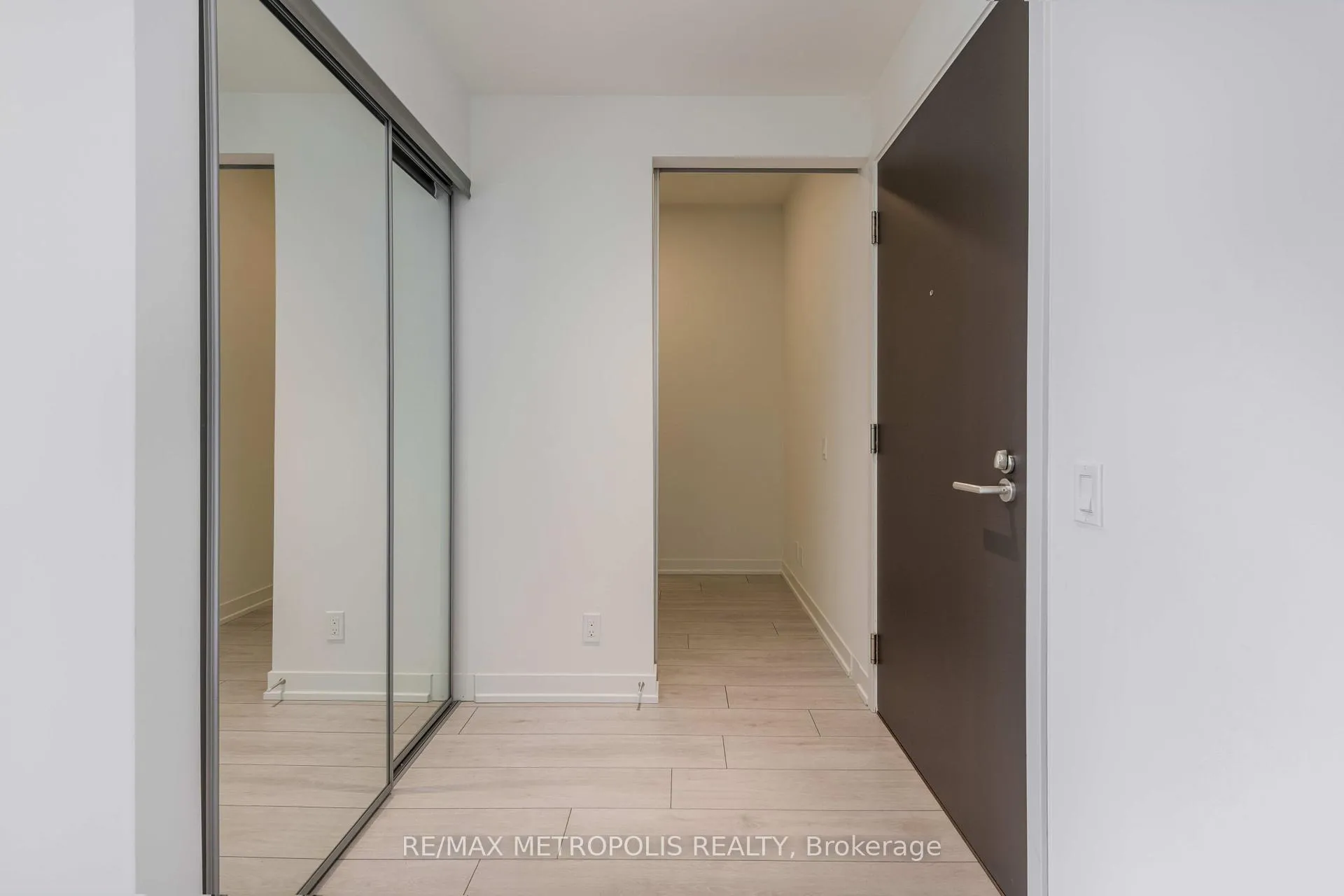 Photo 7 of Unit 1803, 39 Mary Street, Barrie, City Centre — HOMEH