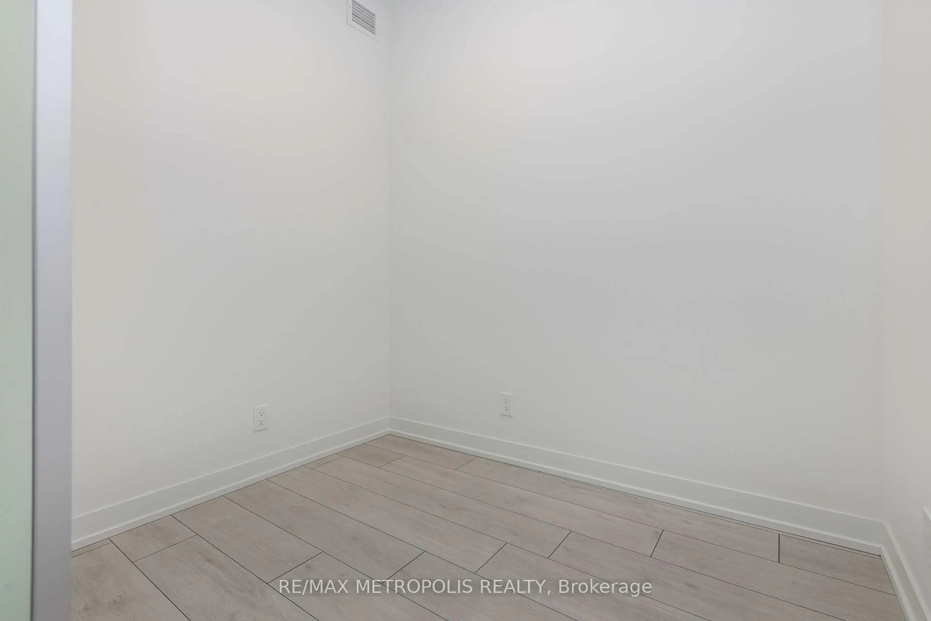Photo 8 of Unit 1803, 39 Mary Street, Barrie, City Centre — HOMEH