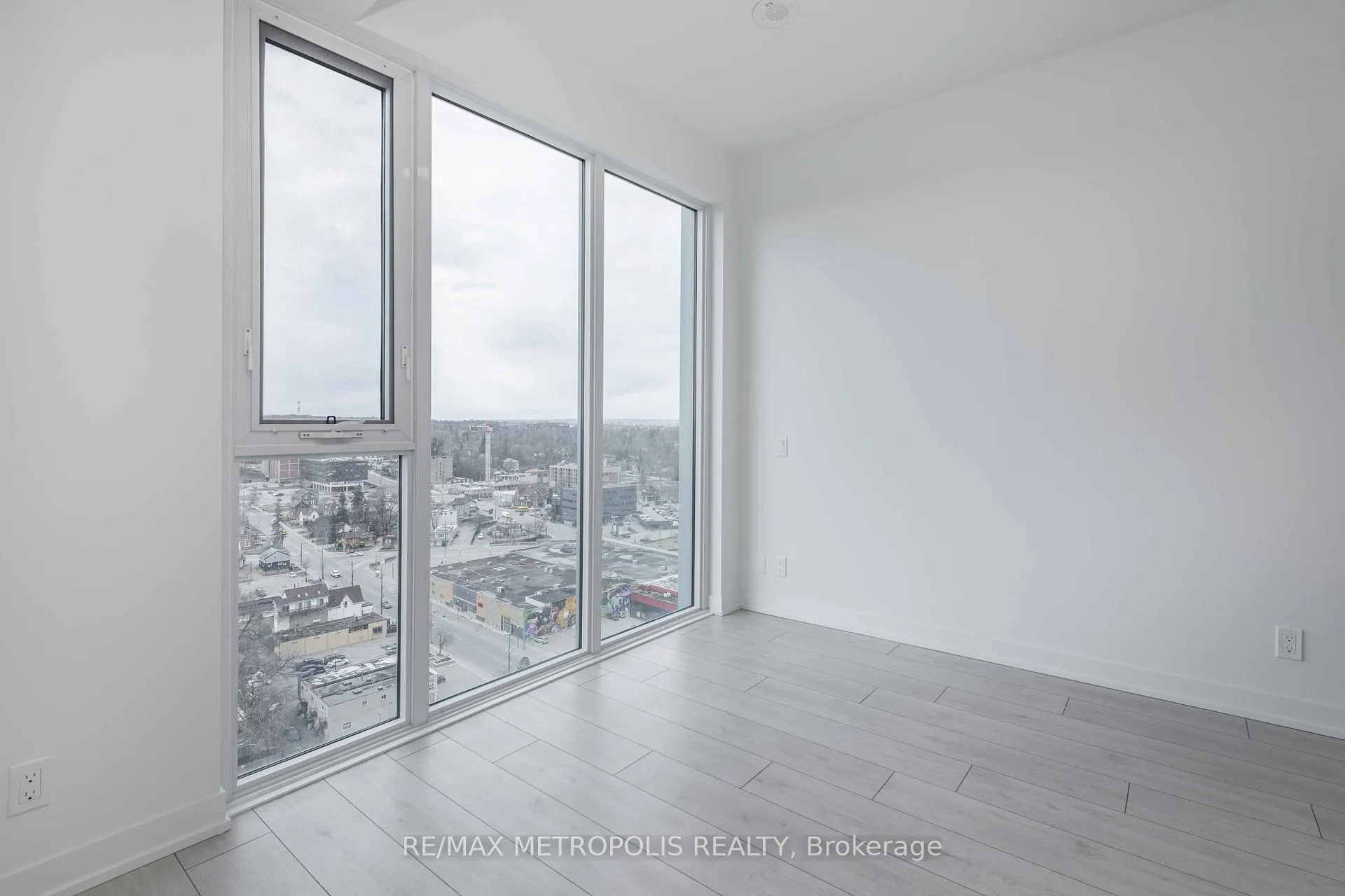 Photo 14 of Unit 1803, 39 Mary Street, Barrie, City Centre — HOMEH