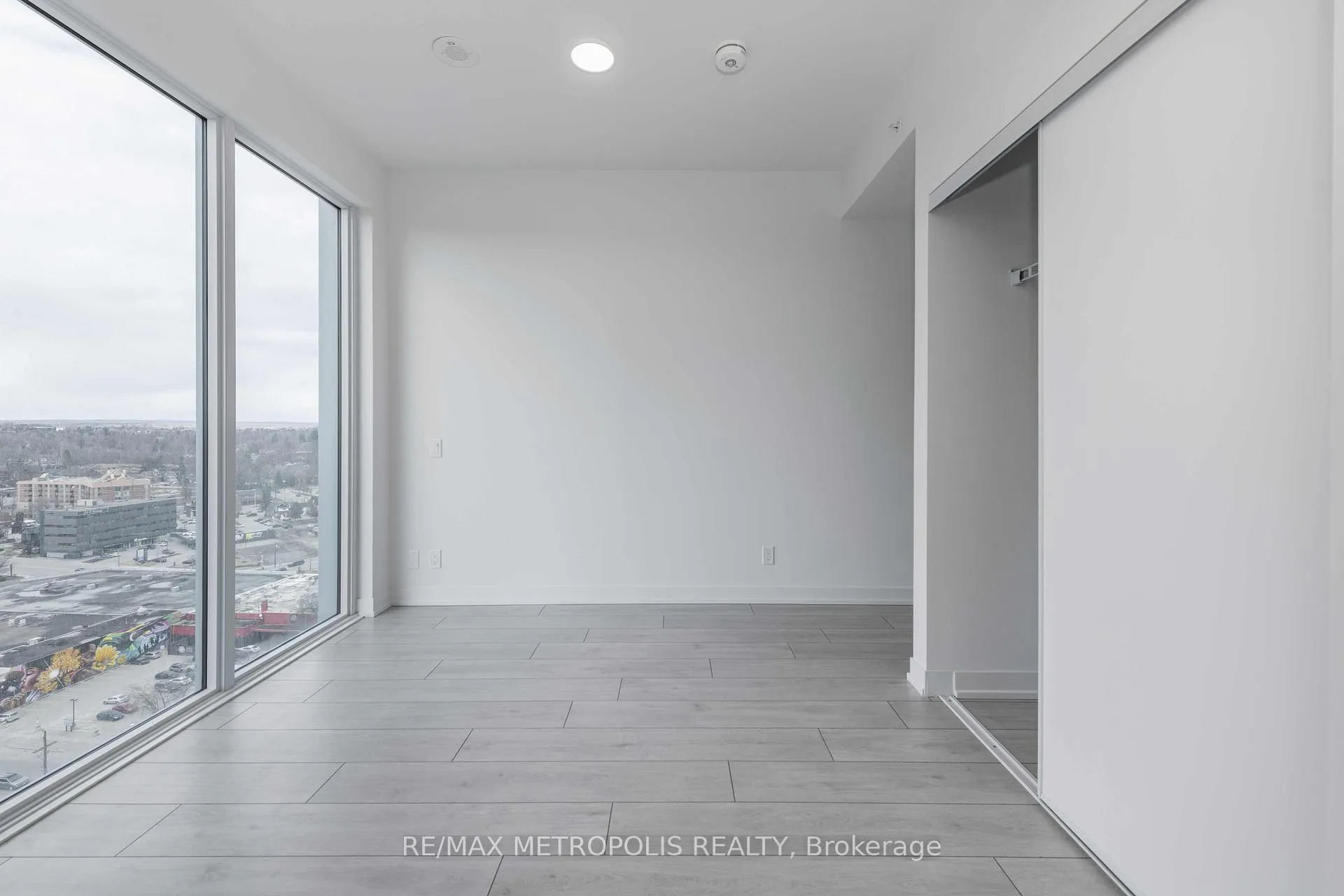 Photo 15 of Unit 1803, 39 Mary Street, Barrie, City Centre — HOMEH