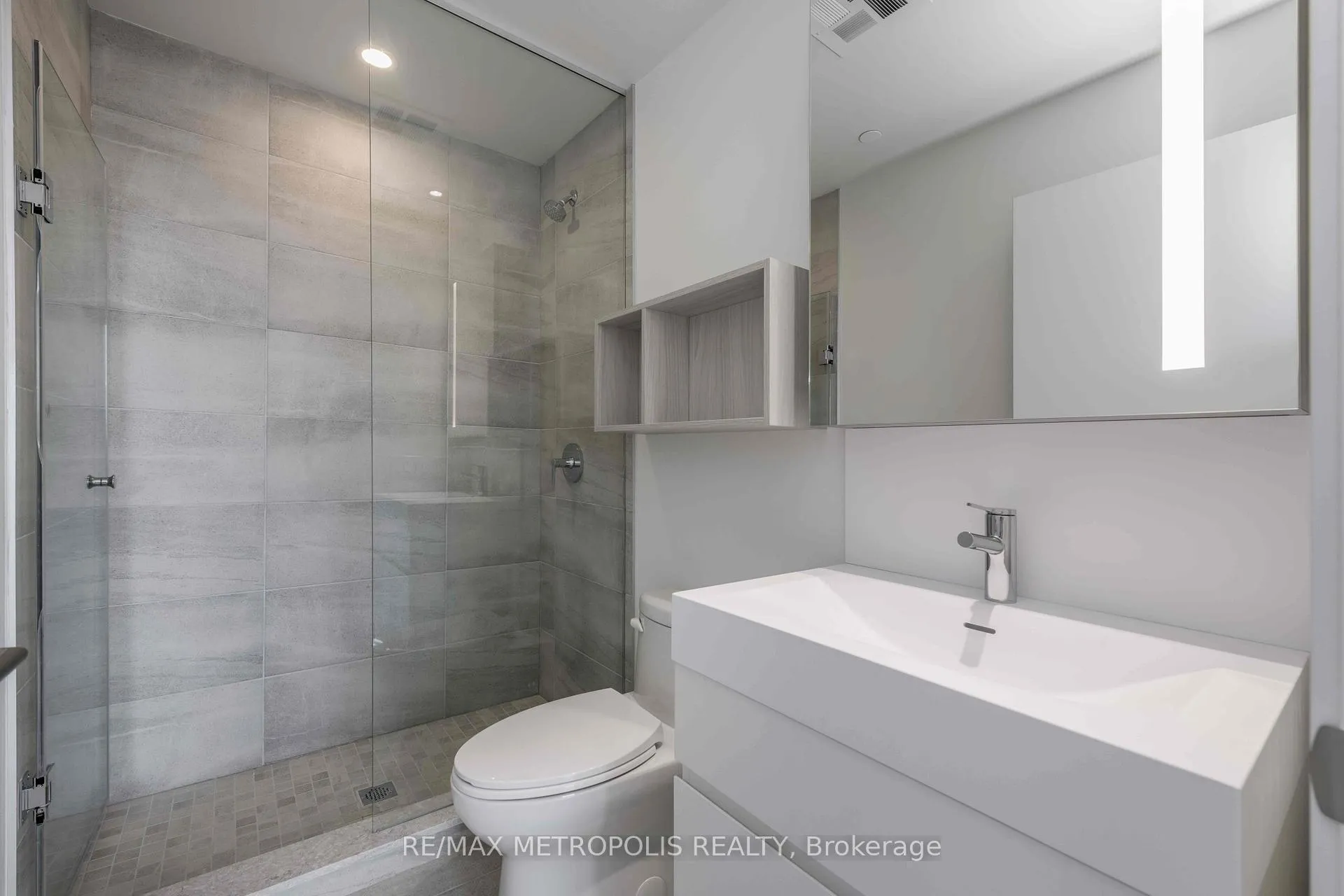 Photo 16 of Unit 1803, 39 Mary Street, Barrie, City Centre — HOMEH