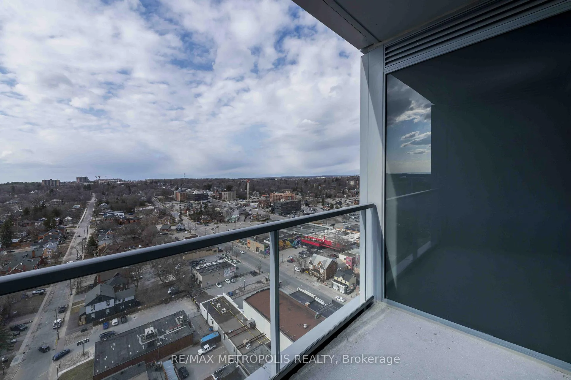 Photo 18 of Unit 1803, 39 Mary Street, Barrie, City Centre — HOMEH
