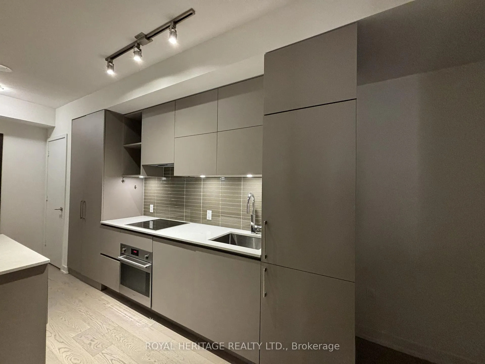 Photo 2 of Unit 4501, 1 Yorkville Avenue, Toronto, The Annex — HOMEH