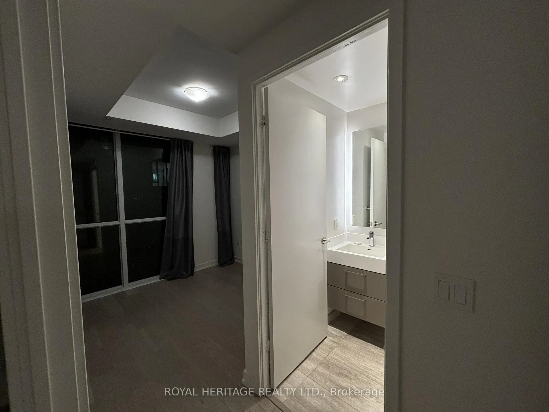 Photo 4 of Unit 4501, 1 Yorkville Avenue, Toronto, The Annex — HOMEH