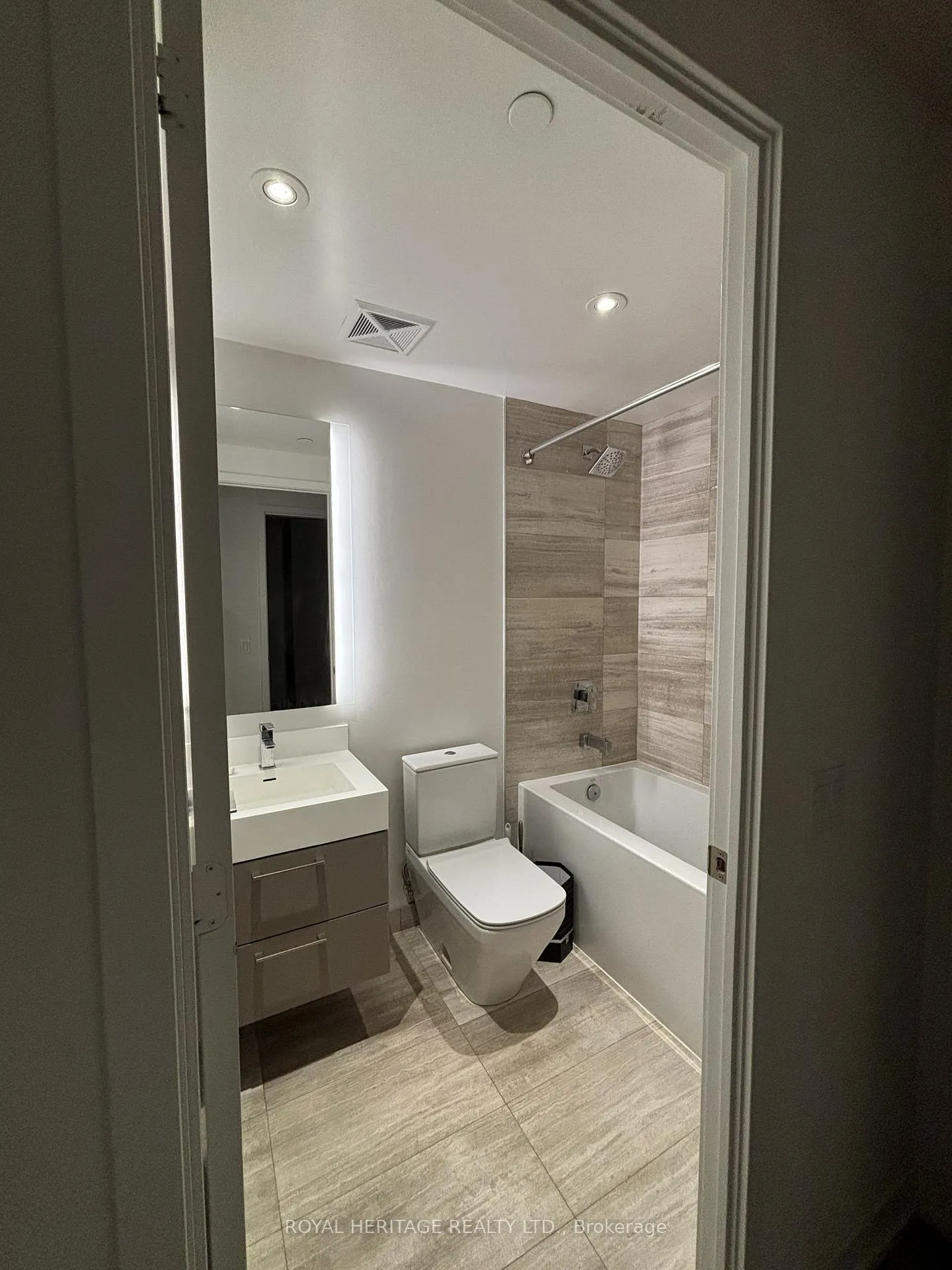 Photo 5 of Unit 4501, 1 Yorkville Avenue, Toronto, The Annex — HOMEH