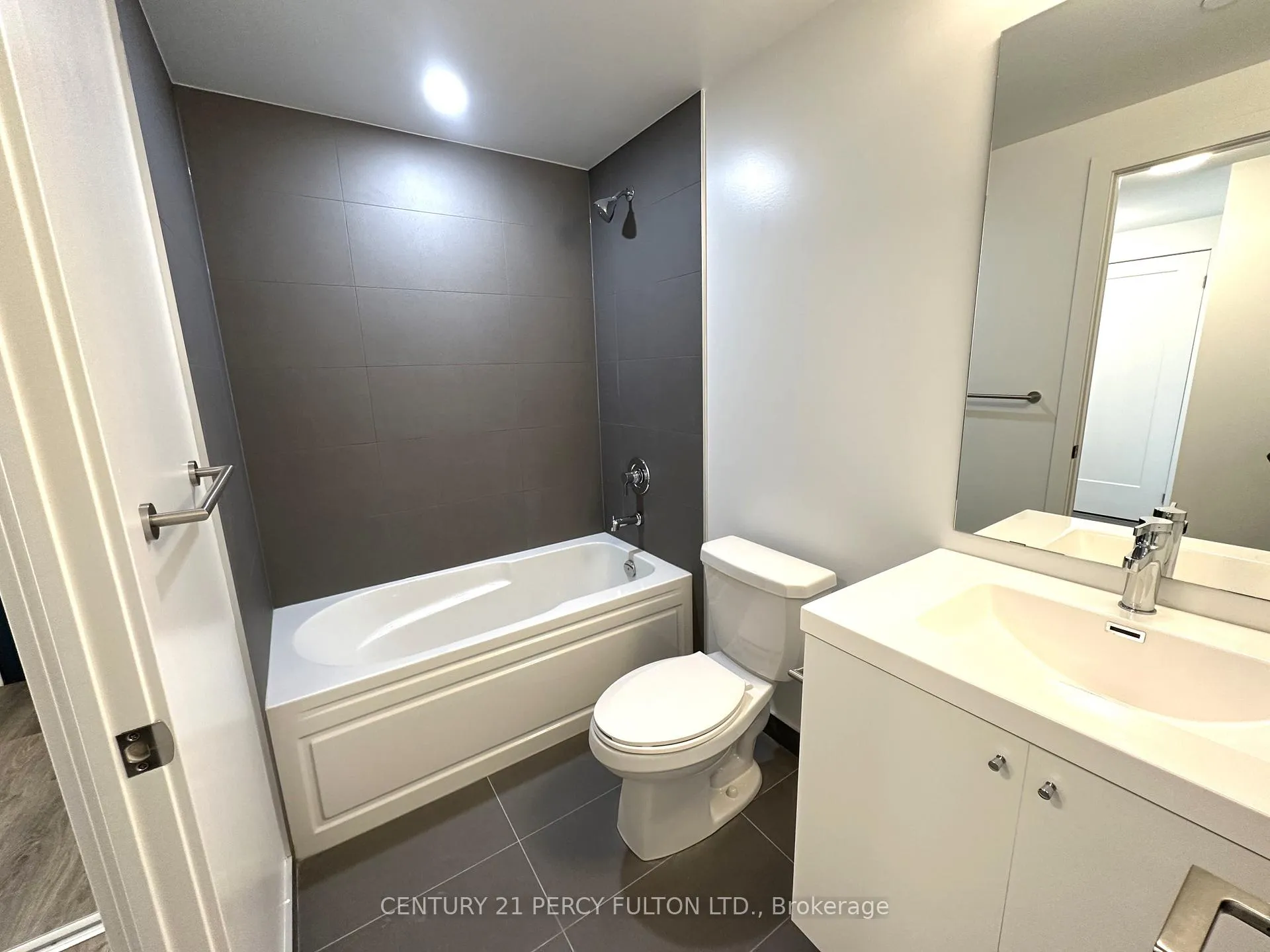Photo 3 of Unit 513, 2545 Simcoe Street N, Oshawa, Windfields — HOMEH