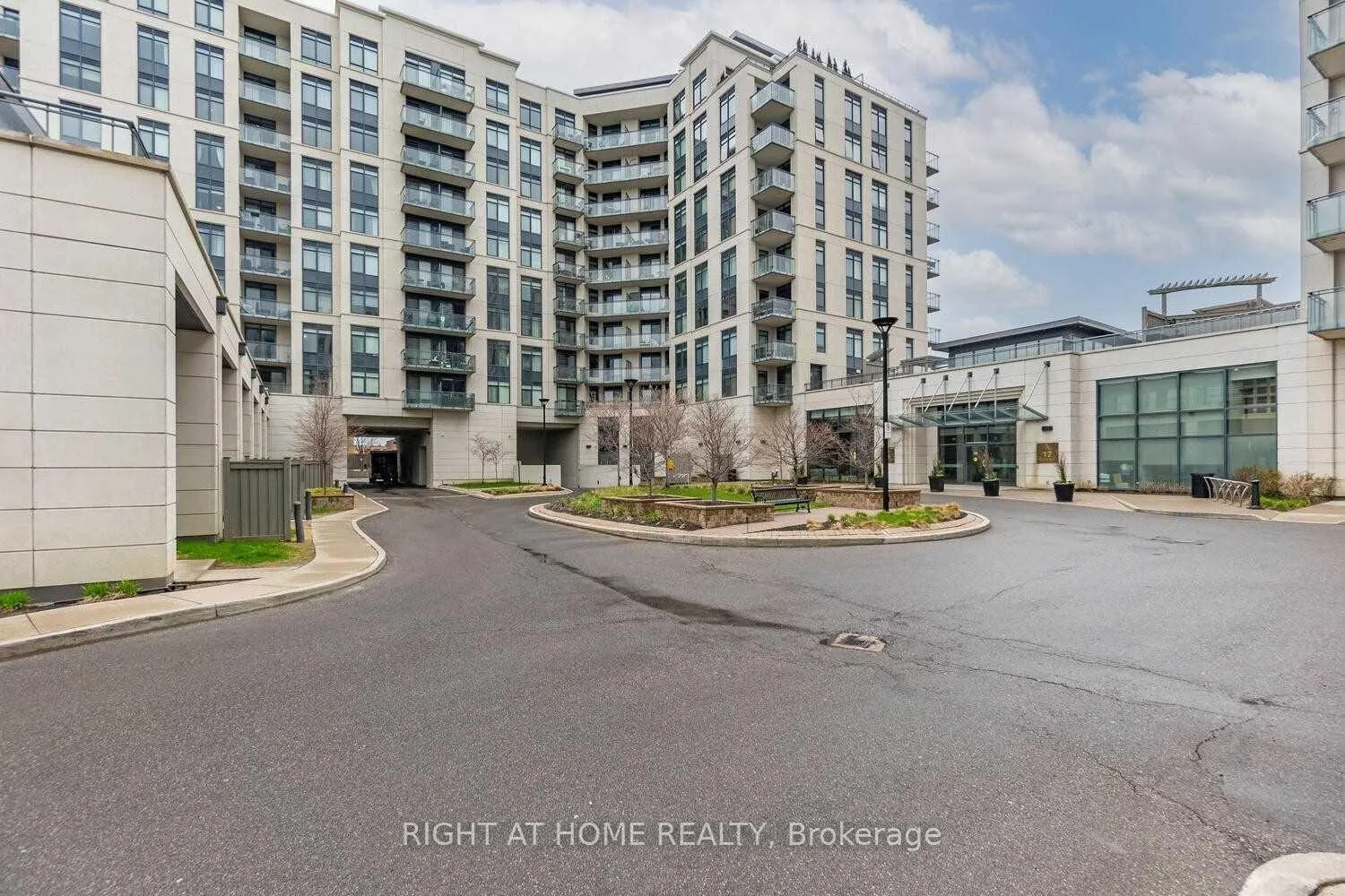 Photo 2 of Unit 305, 24 Woodstream Boulevard, Vaughan, Vaughan Grove — HOMEH