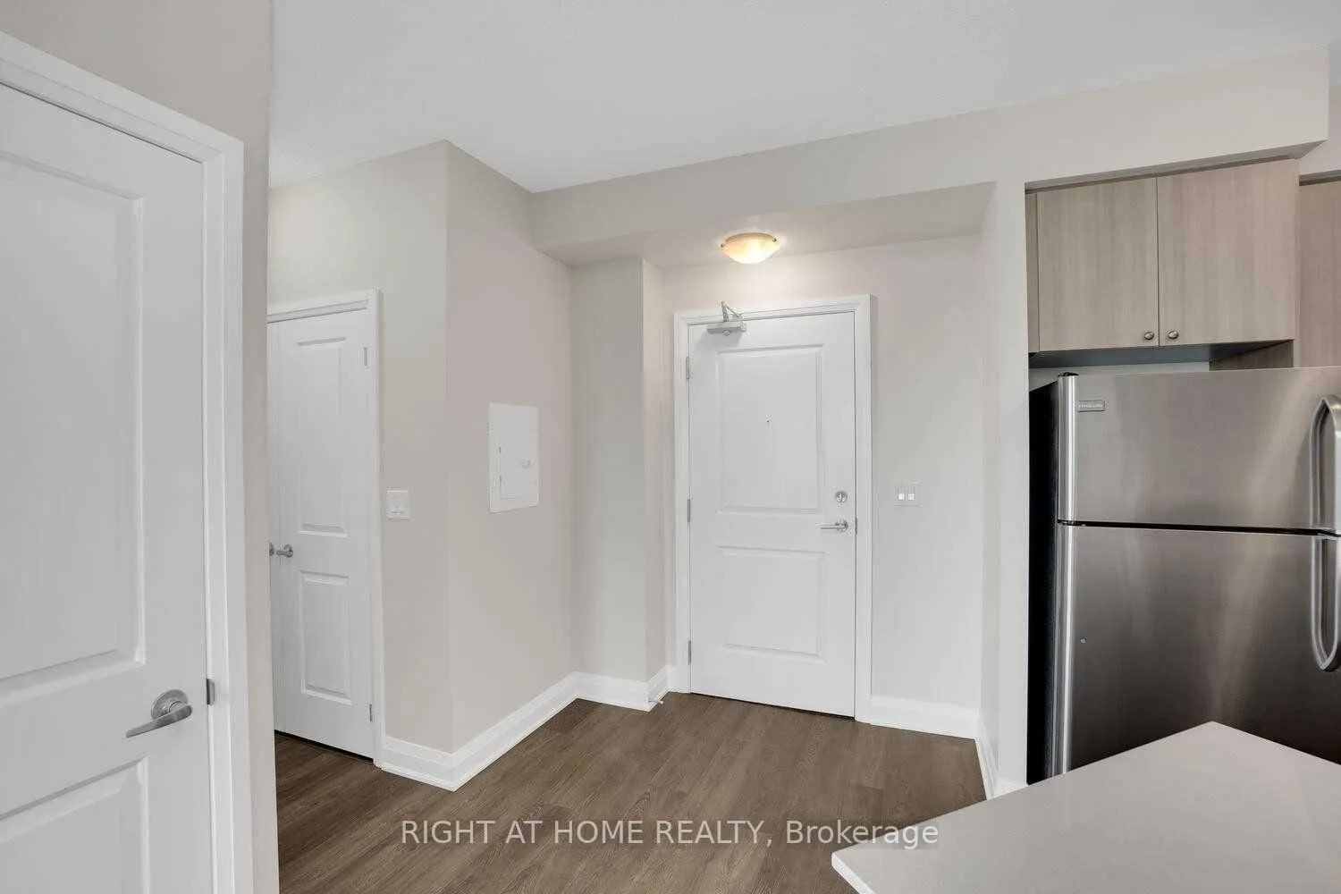 Photo 6 of Unit 305, 24 Woodstream Boulevard, Vaughan, Vaughan Grove — HOMEH