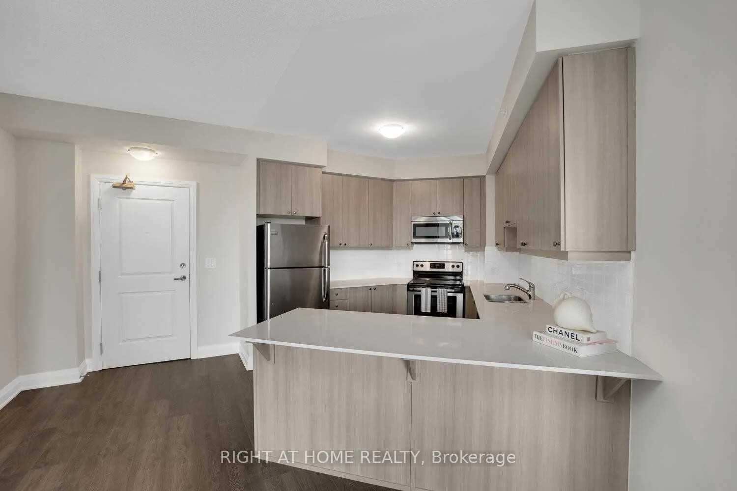 Photo 9 of Unit 305, 24 Woodstream Boulevard, Vaughan, Vaughan Grove — HOMEH