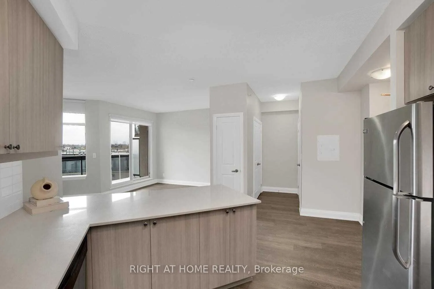 Photo 12 of Unit 305, 24 Woodstream Boulevard, Vaughan, Vaughan Grove — HOMEH