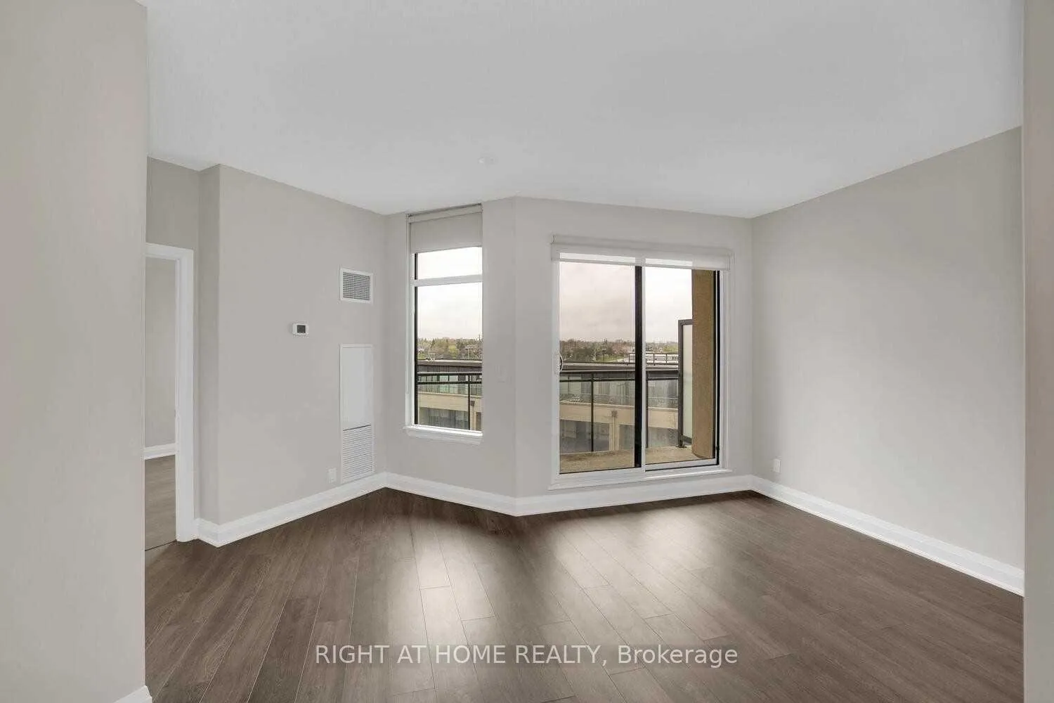 Photo 13 of Unit 305, 24 Woodstream Boulevard, Vaughan, Vaughan Grove — HOMEH
