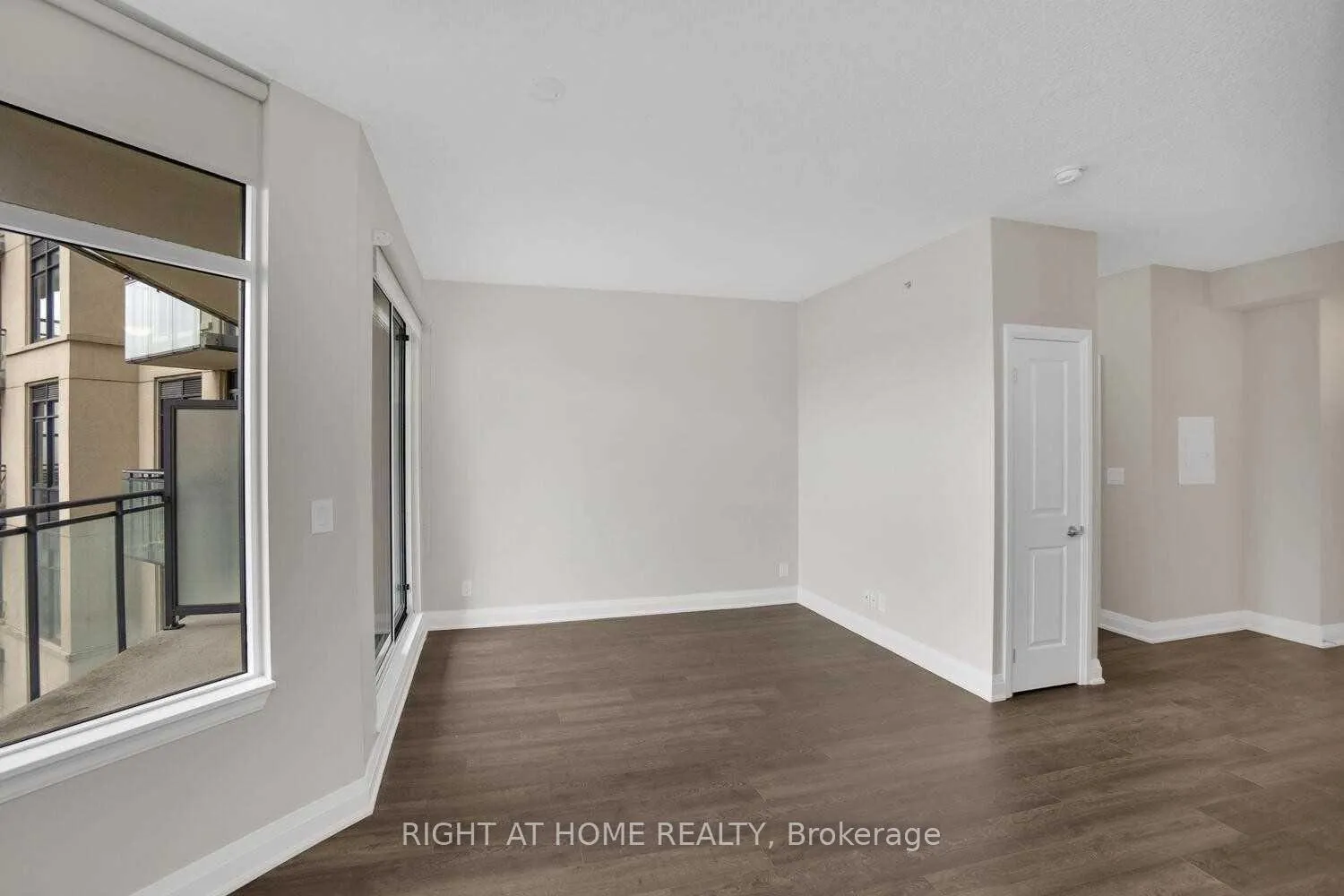 Photo 14 of Unit 305, 24 Woodstream Boulevard, Vaughan, Vaughan Grove — HOMEH