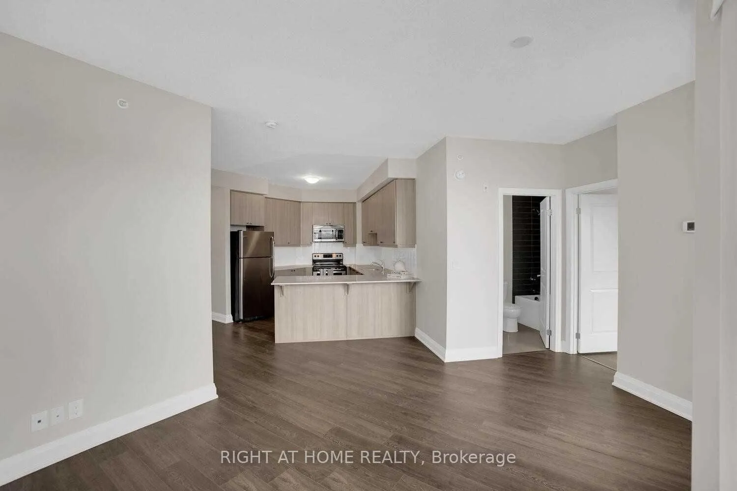 Photo 16 of Unit 305, 24 Woodstream Boulevard, Vaughan, Vaughan Grove — HOMEH