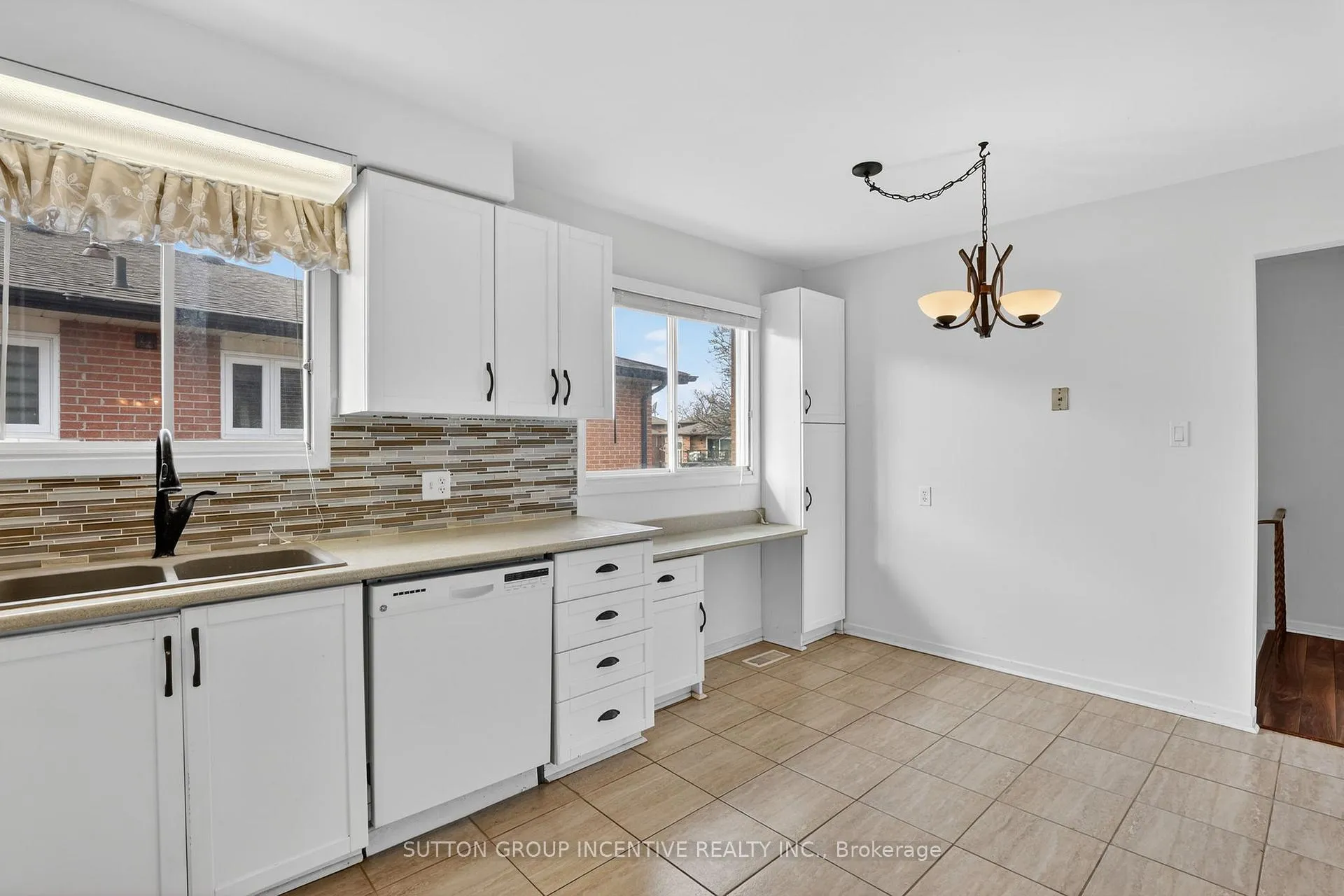 Photo 6 of 161 Harold Street, Brampton, Brampton South — HOMEH