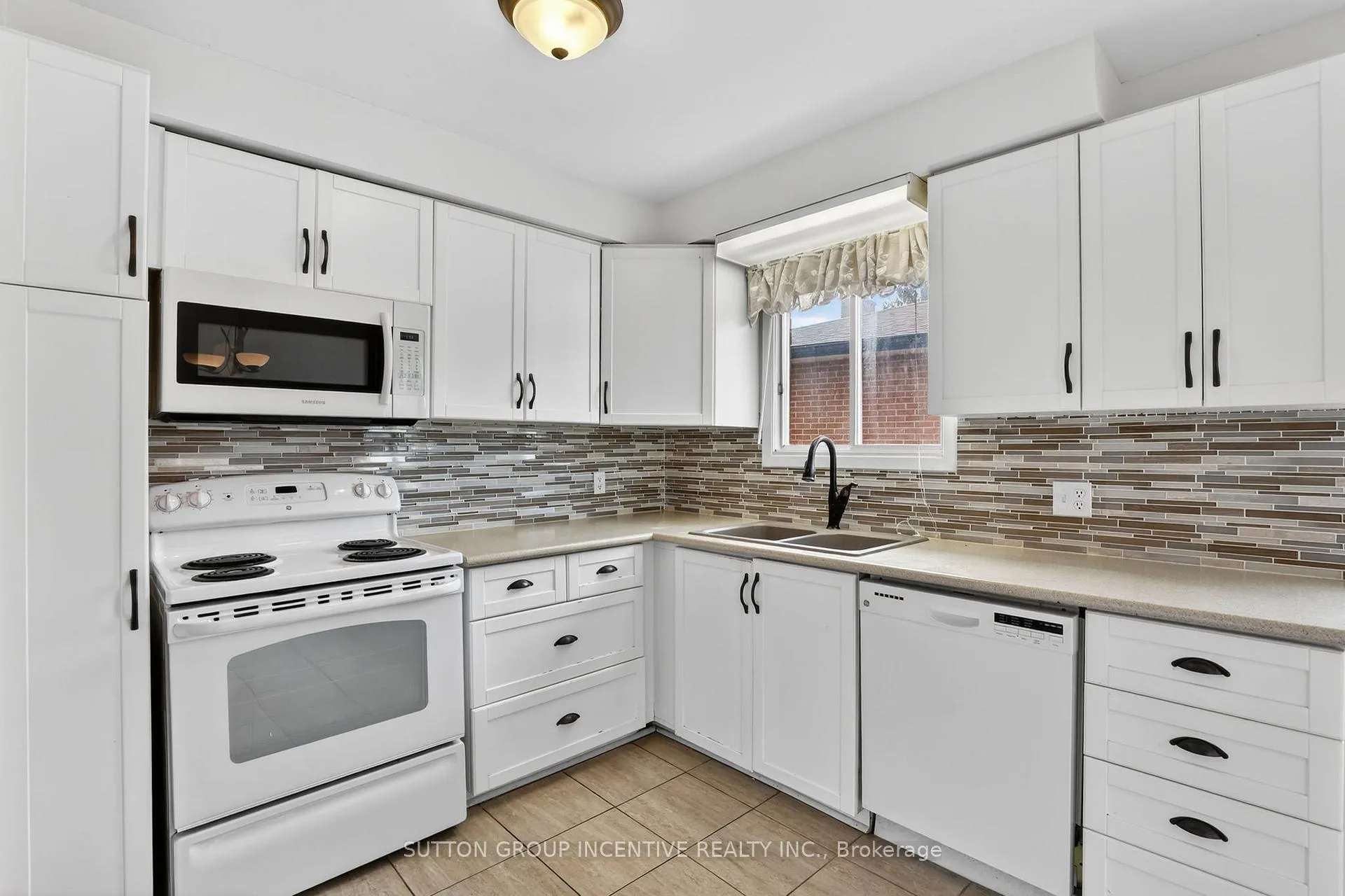 Photo 7 of 161 Harold Street, Brampton, Brampton South — HOMEH